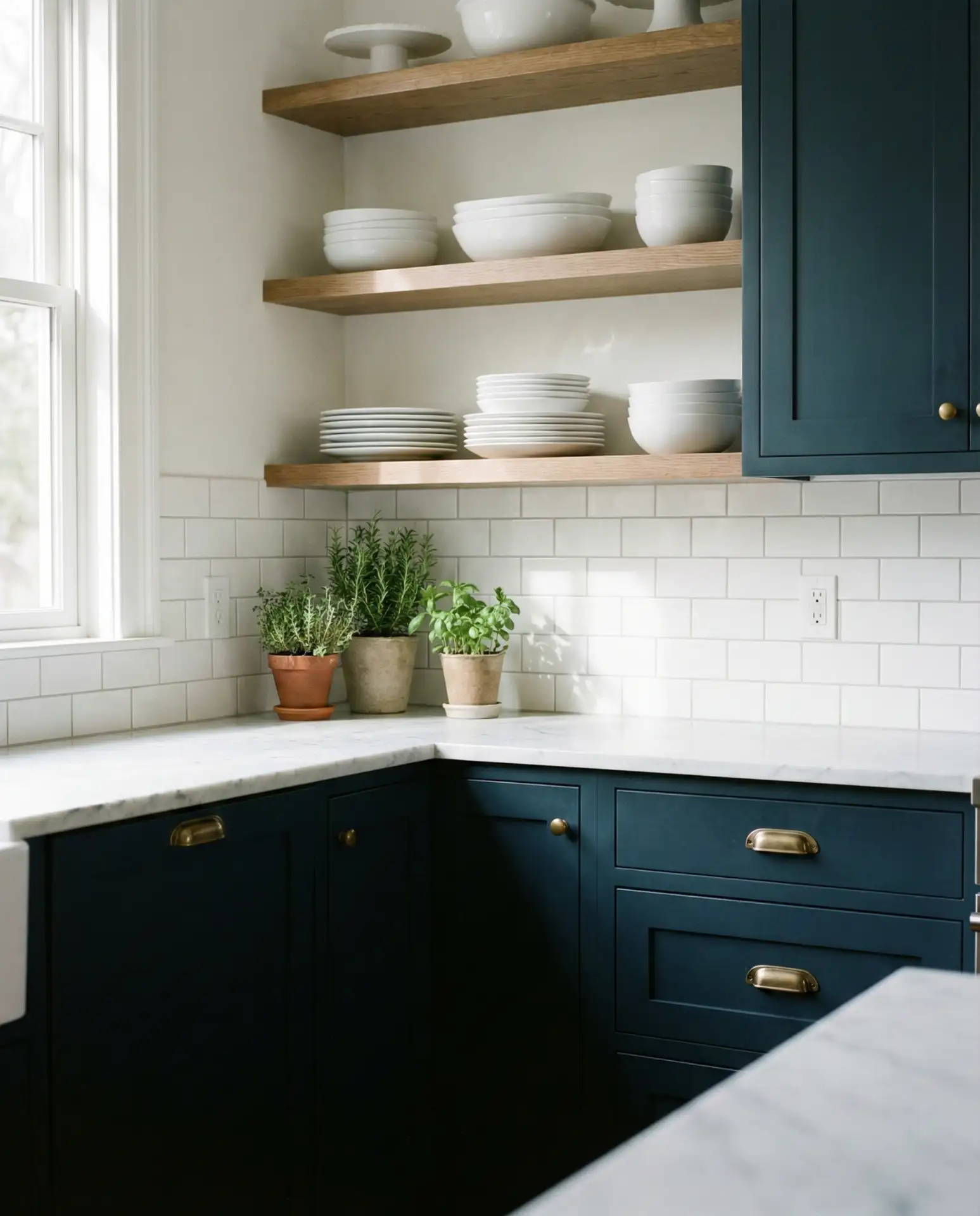 Benjamin Moore Hale Navy with Marble 1