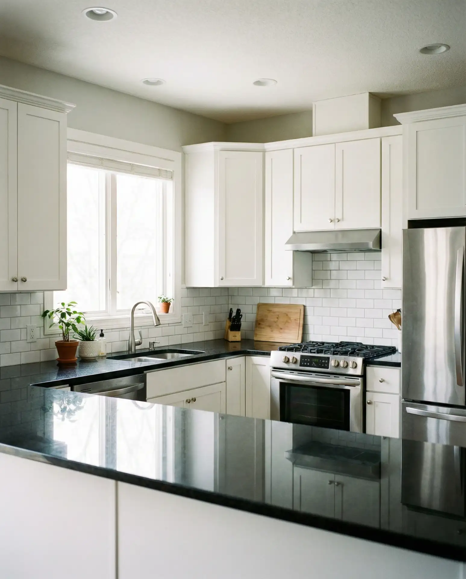 Black Granite Top Counters Making Bold Statements 1
