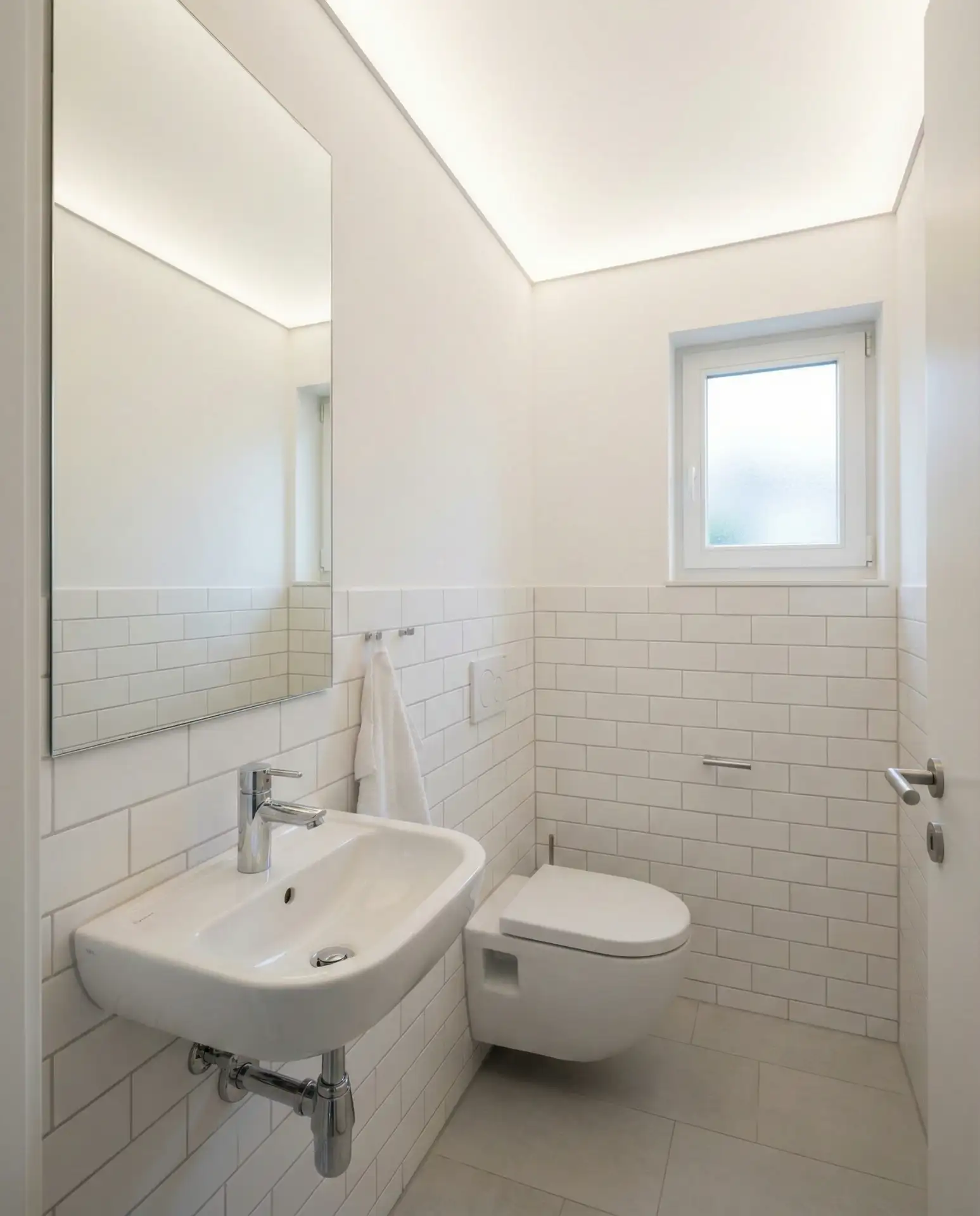 Compact En-Suite Bathroom with Space-Saving Fixtures 2