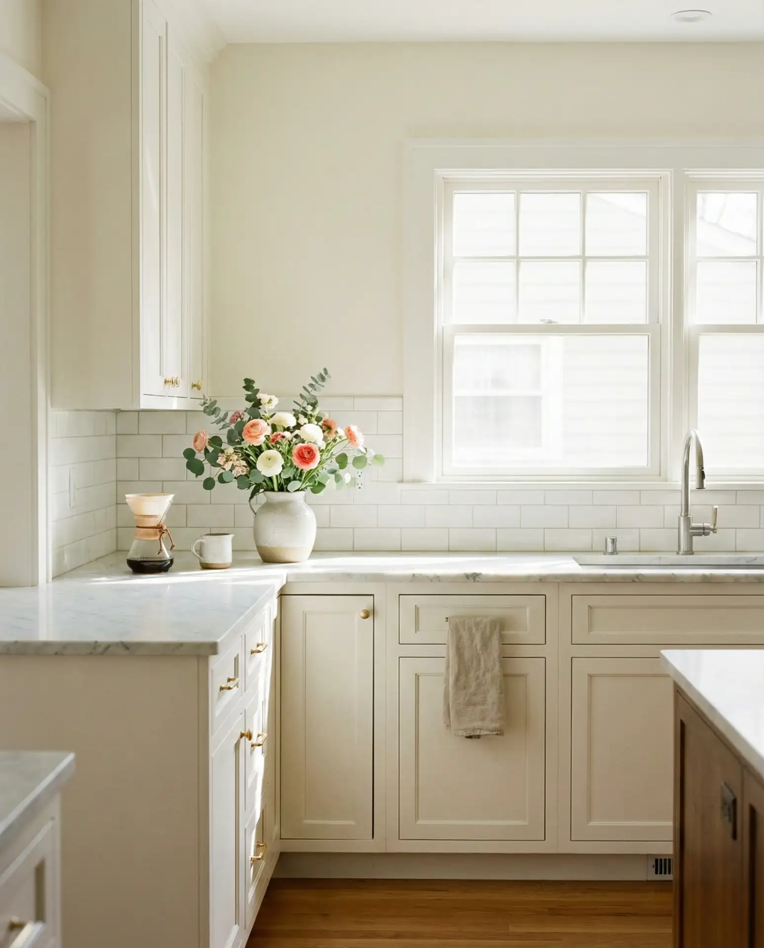 Creamy White Walls for Timeless Elegance 1