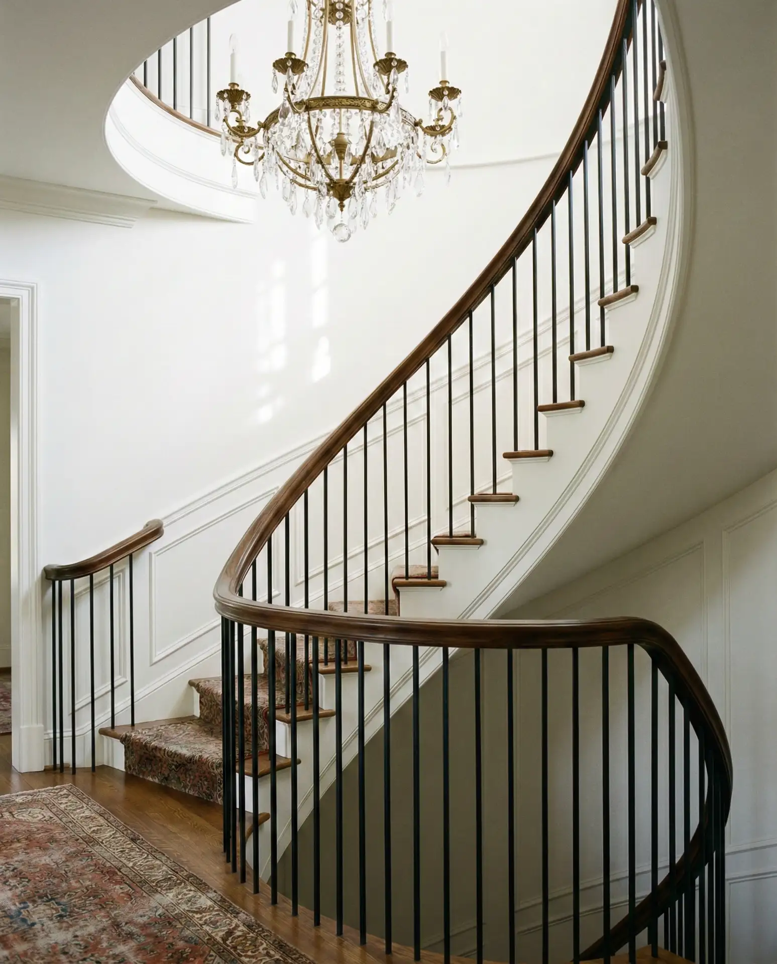 Elegant Curved Staircase Railings 1