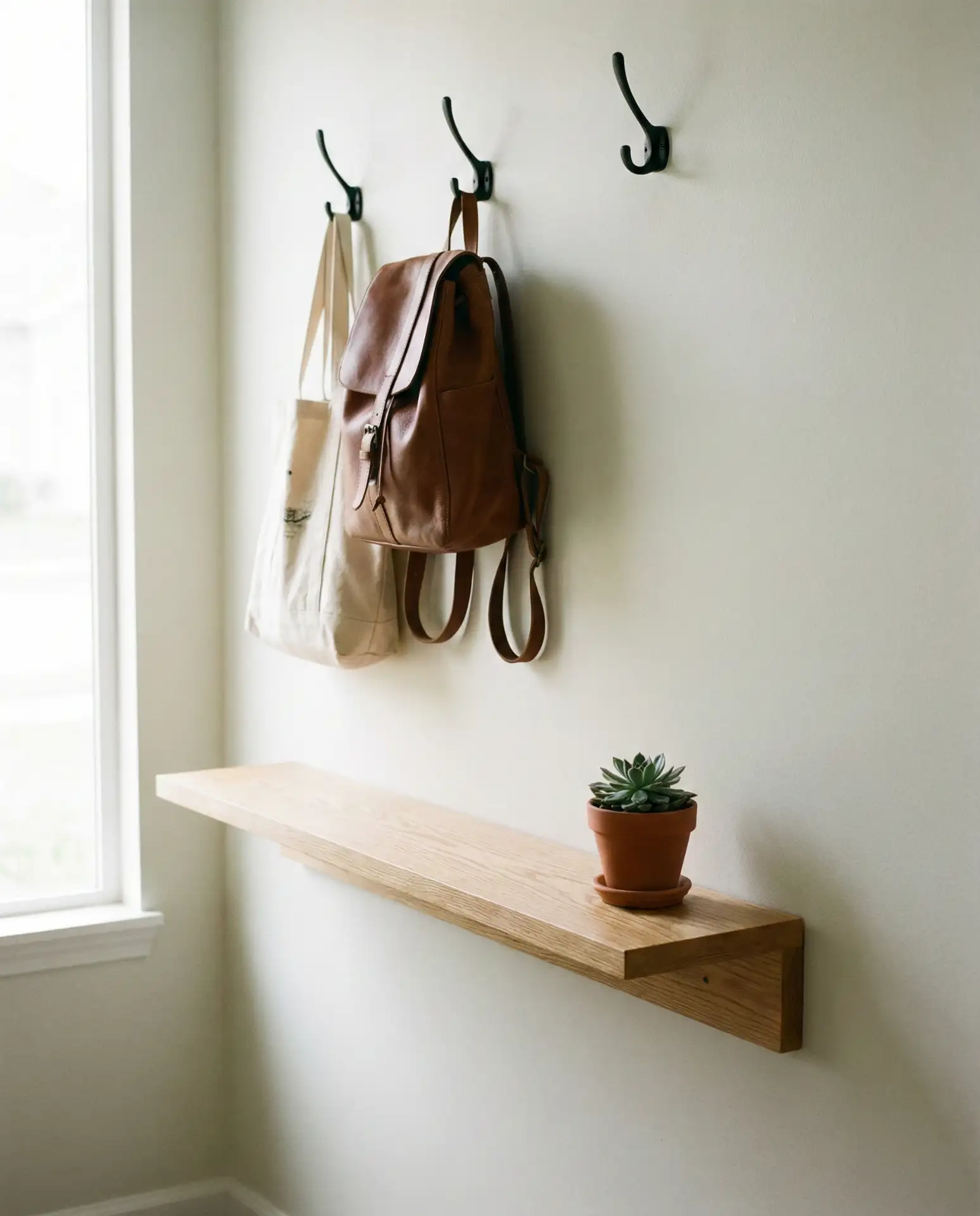 Entry Table Ideas for Narrow Entryways 2