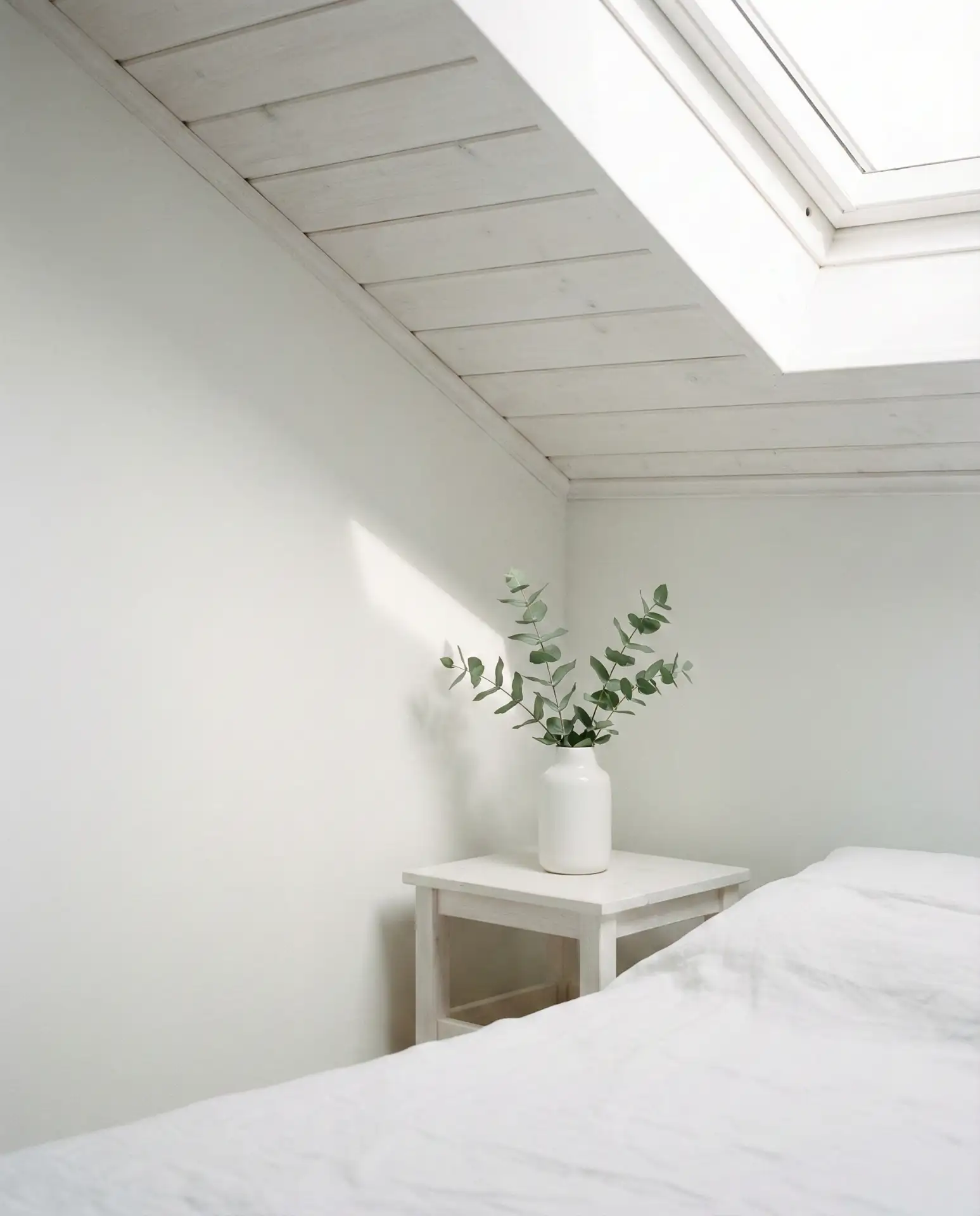 Inspo-Driven Scandinavian White Attic 2