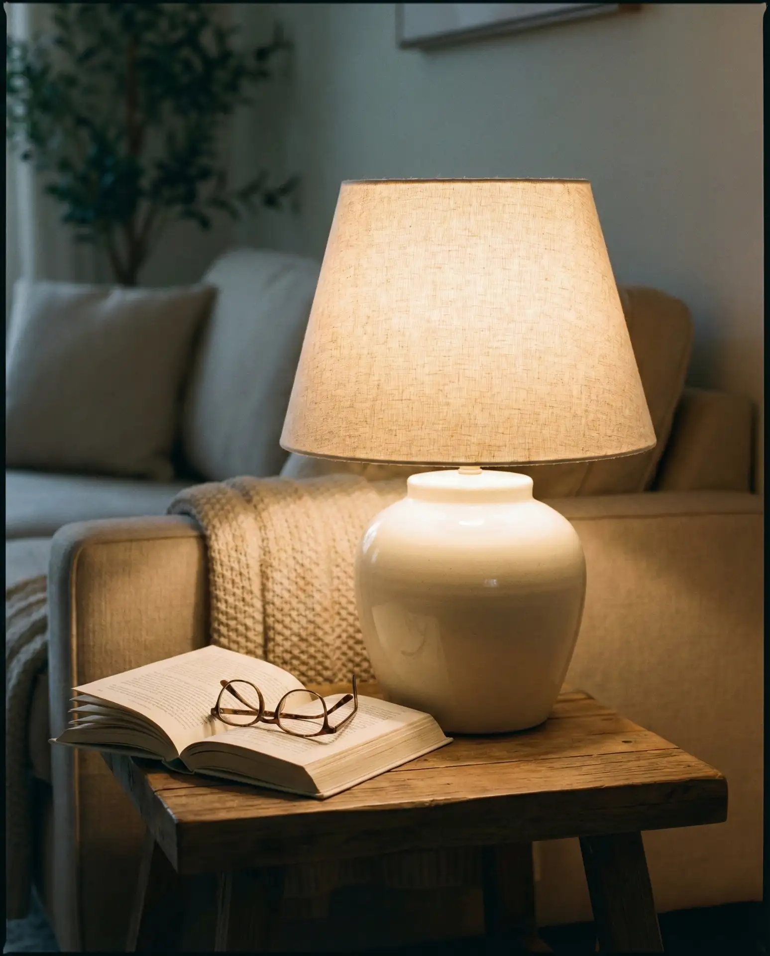 Living Room Table Lamps with Ceramic Bases 1
