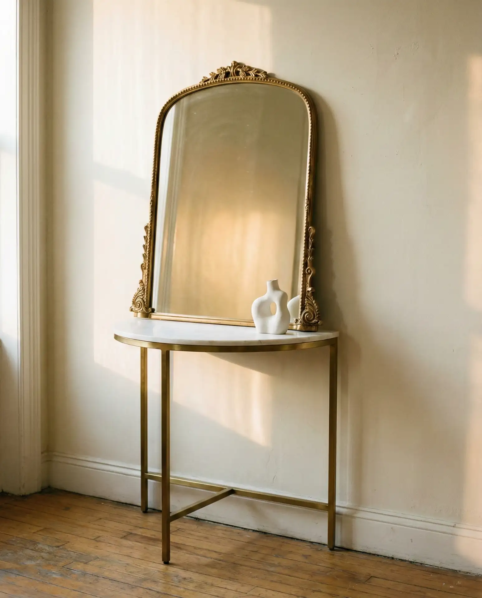 Round Entry Table with Statement Mirror 2