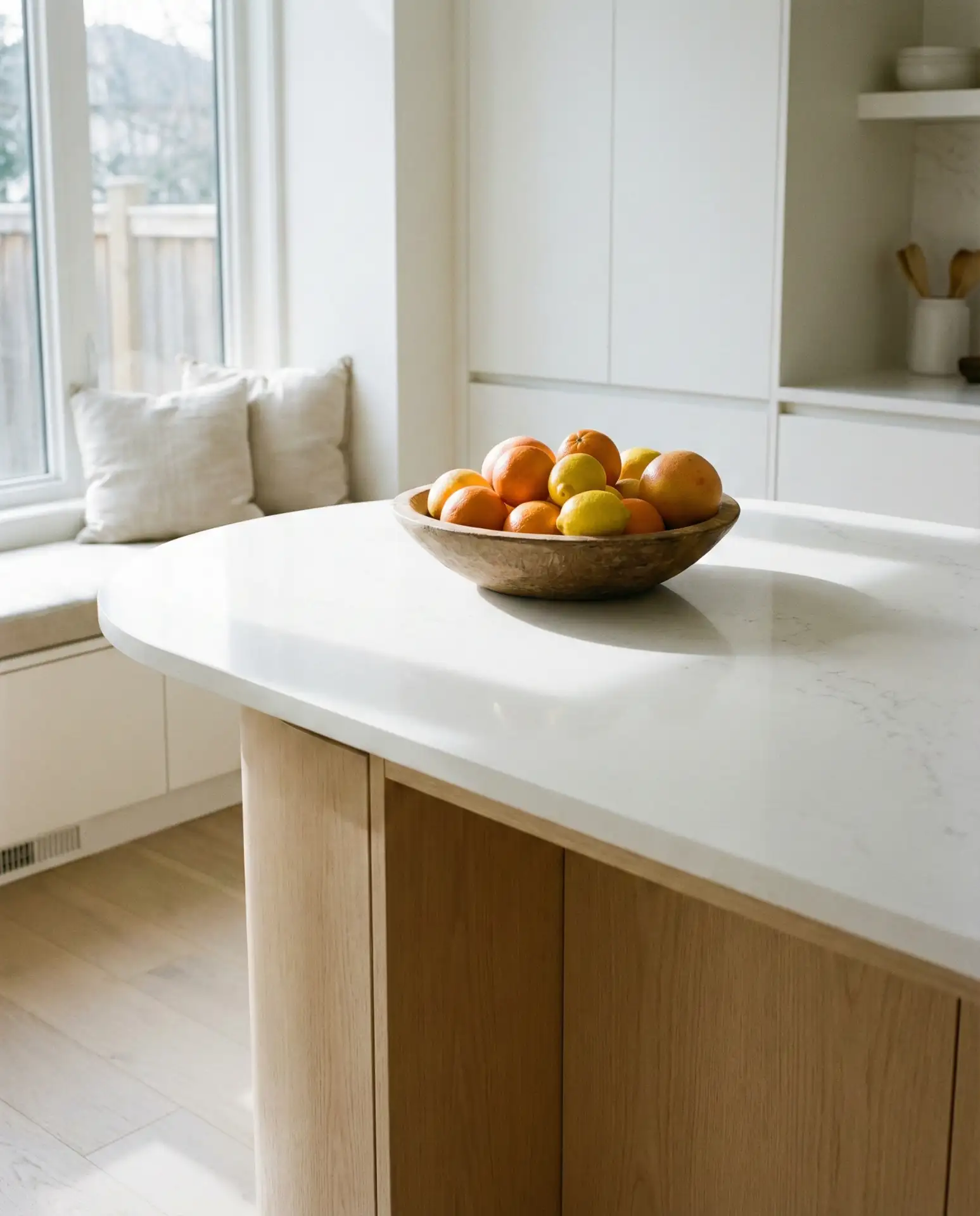 Shaped Island with a Centered Fruit Bowl 1