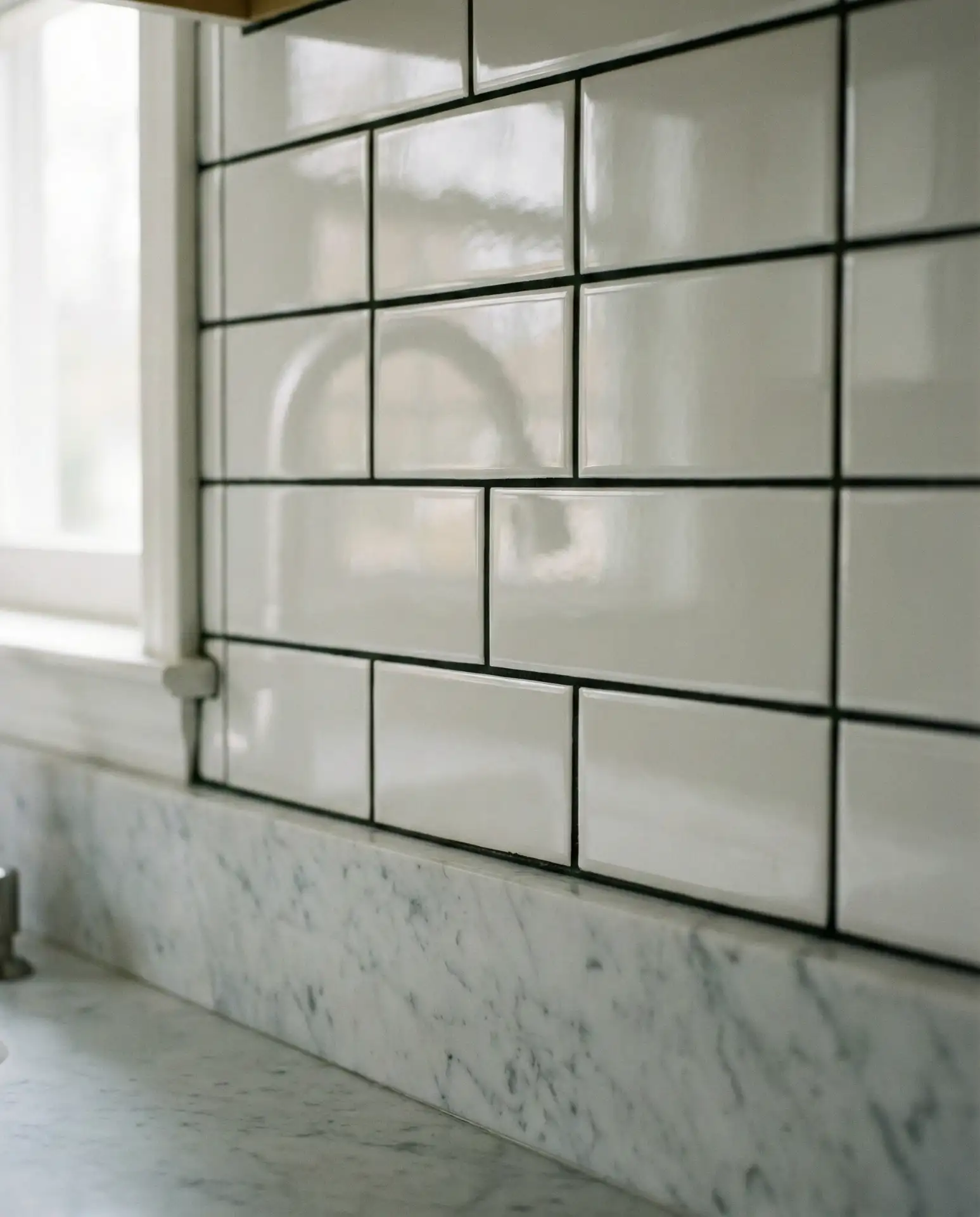 Simple White Subway Tile with Dark Grout 2