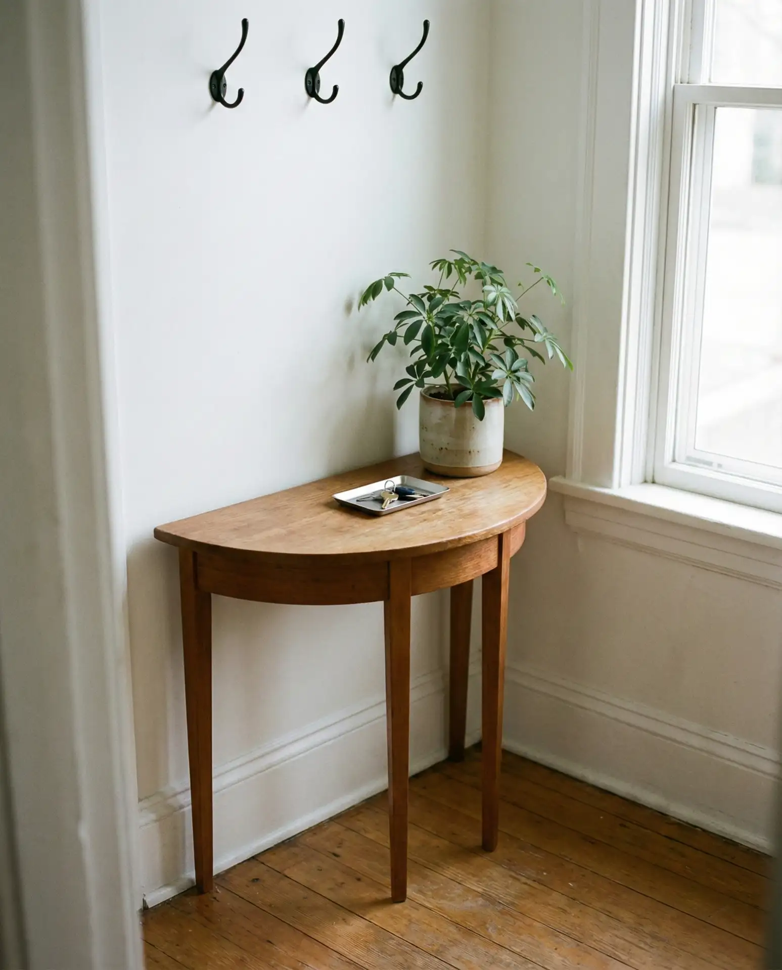 Small Space Entry Table Solutions 1