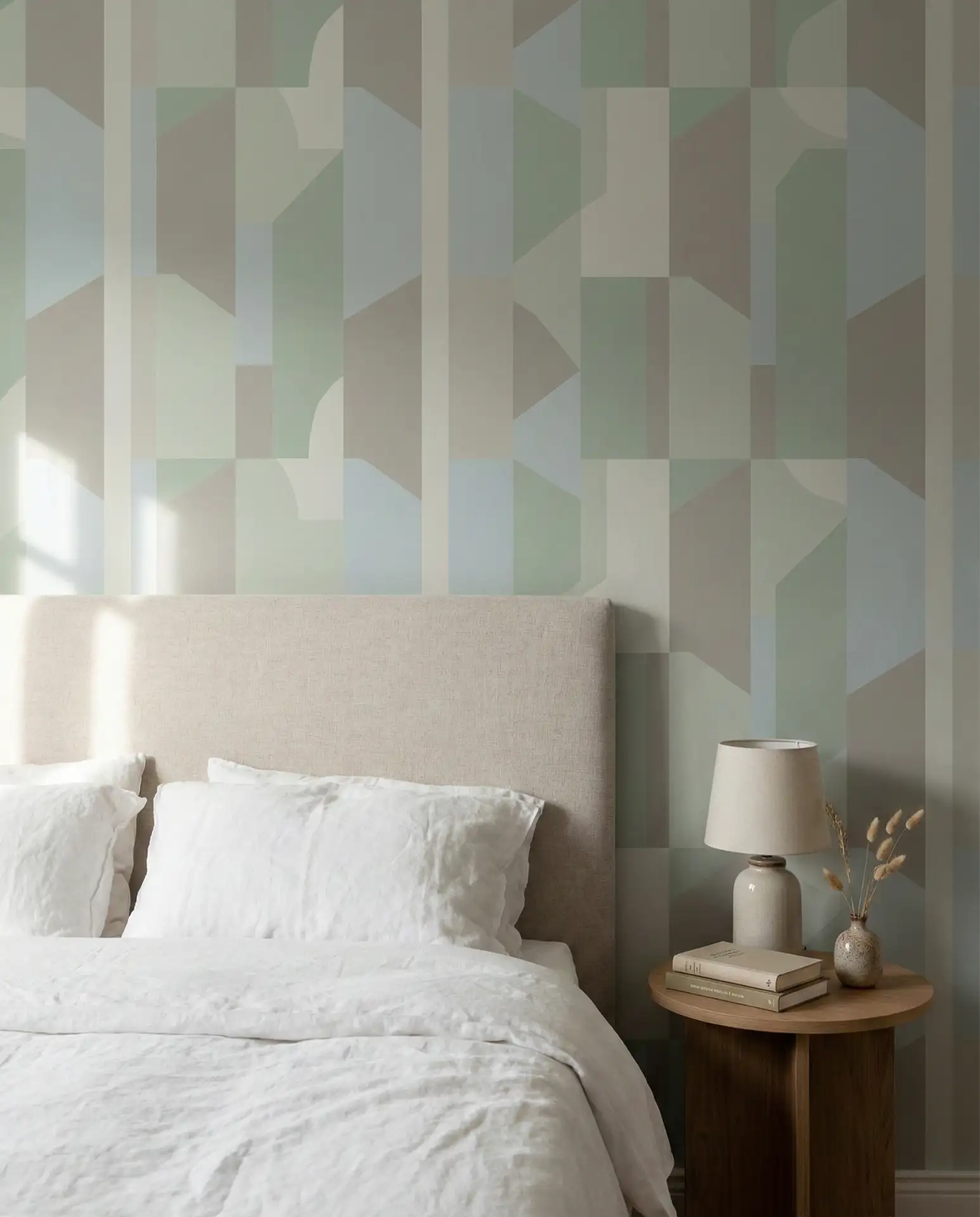 Statement Wallpaper Behind the Bed 2