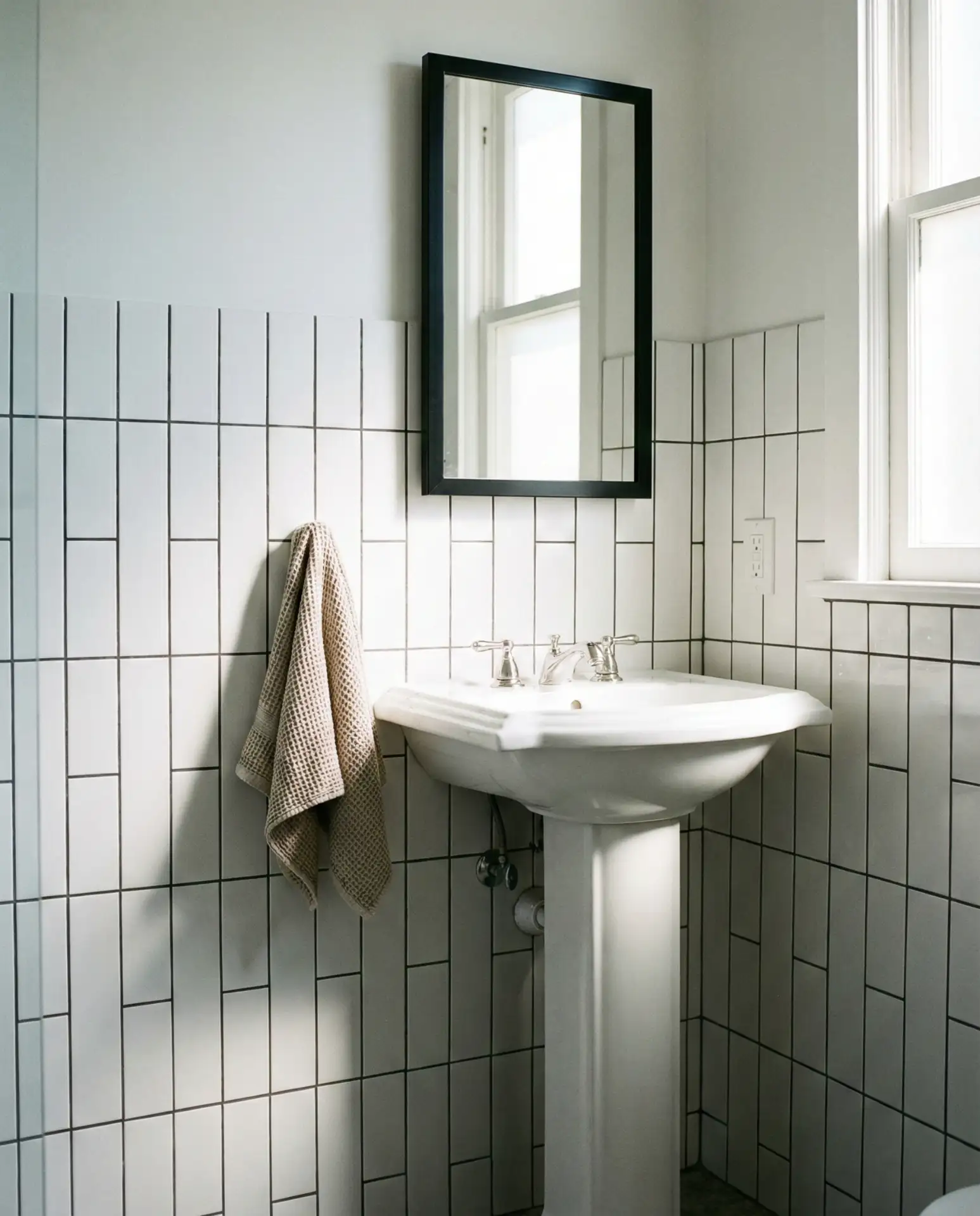 White Subway Tile with Contrasting Grout 2