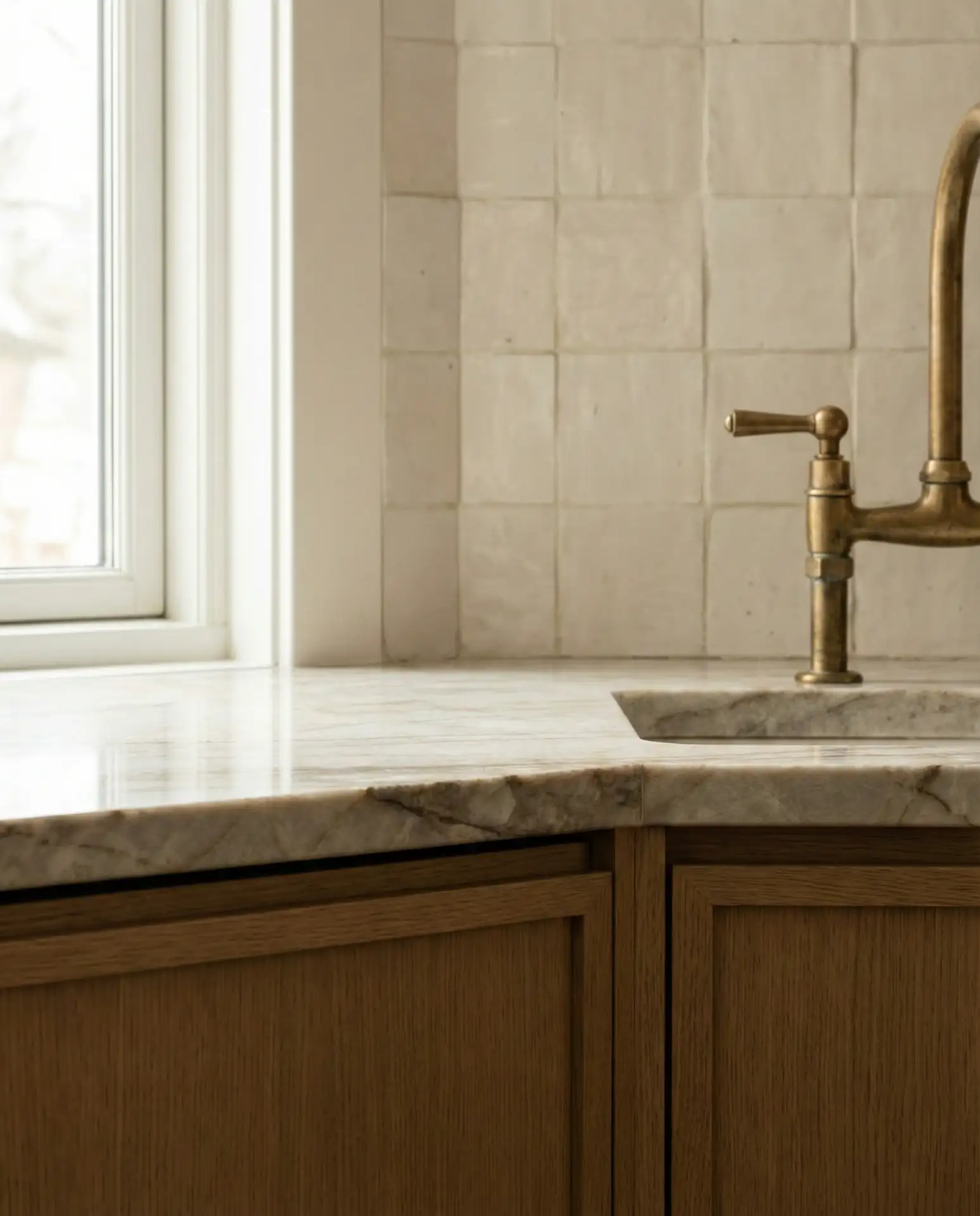 Contemporary Kitchen with Mixed Material Palettes 2