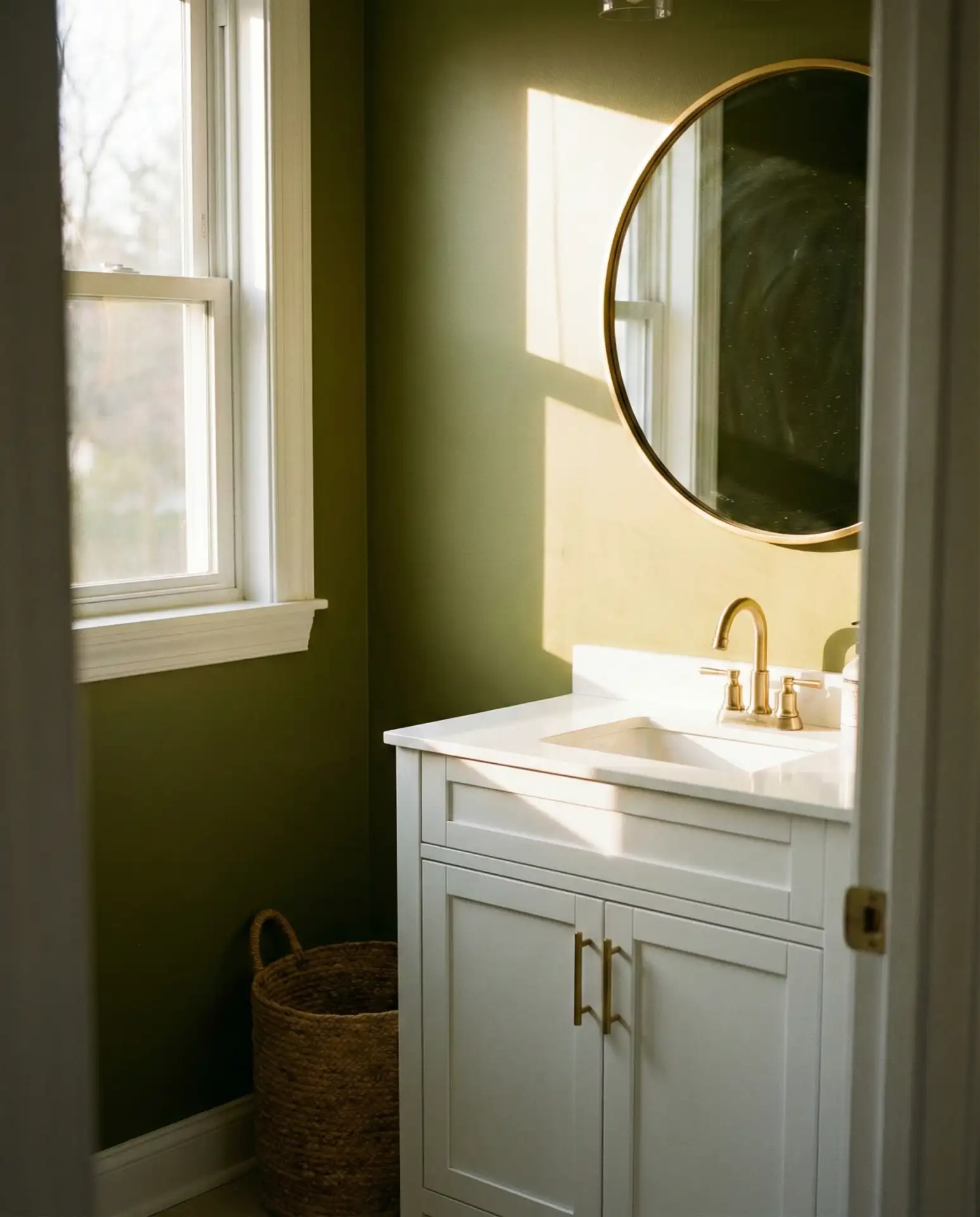 Farmhouse Vintage Tub with Exposed Plumbing 1