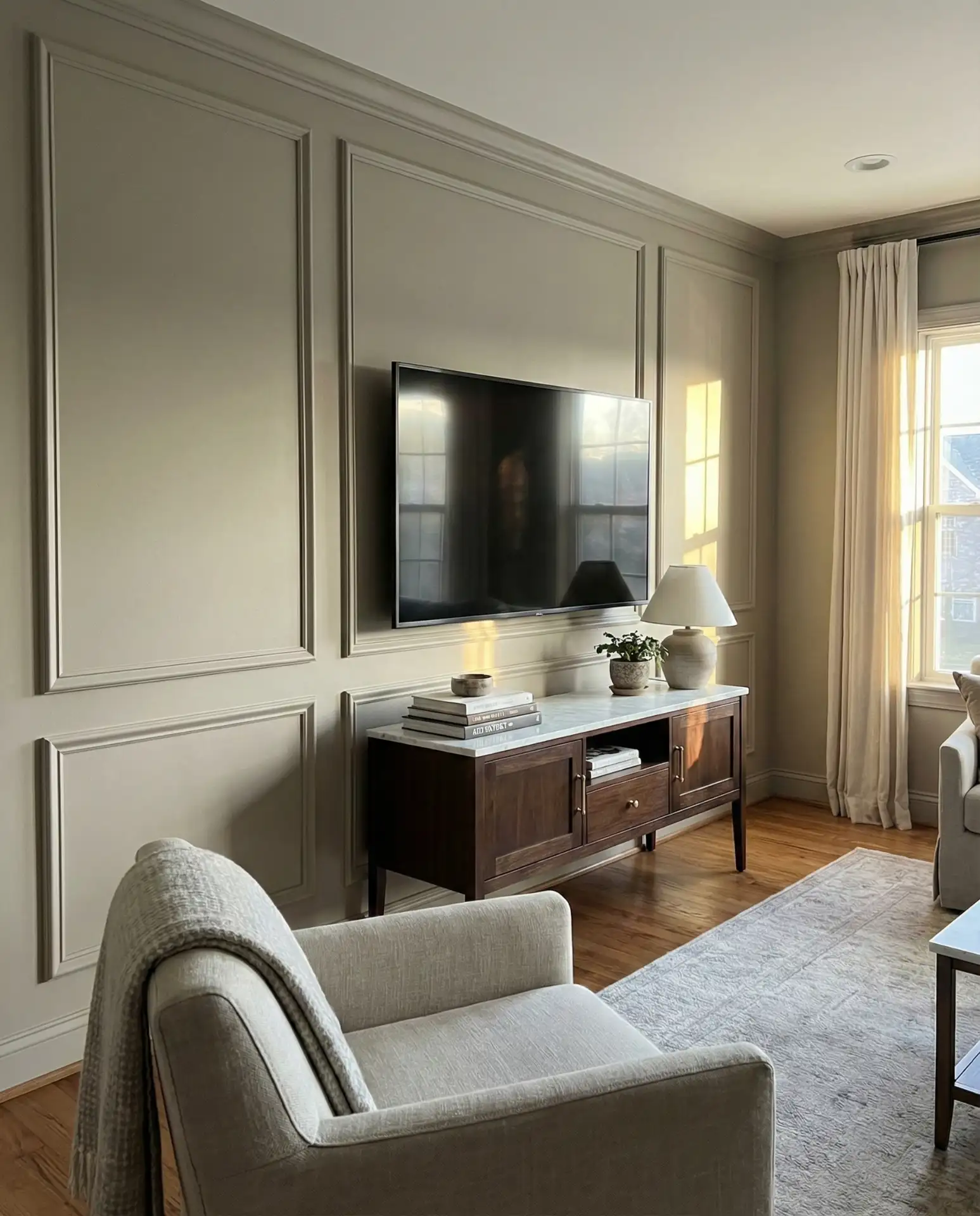 Neo Classic TV Wall with Decorative Molding 2