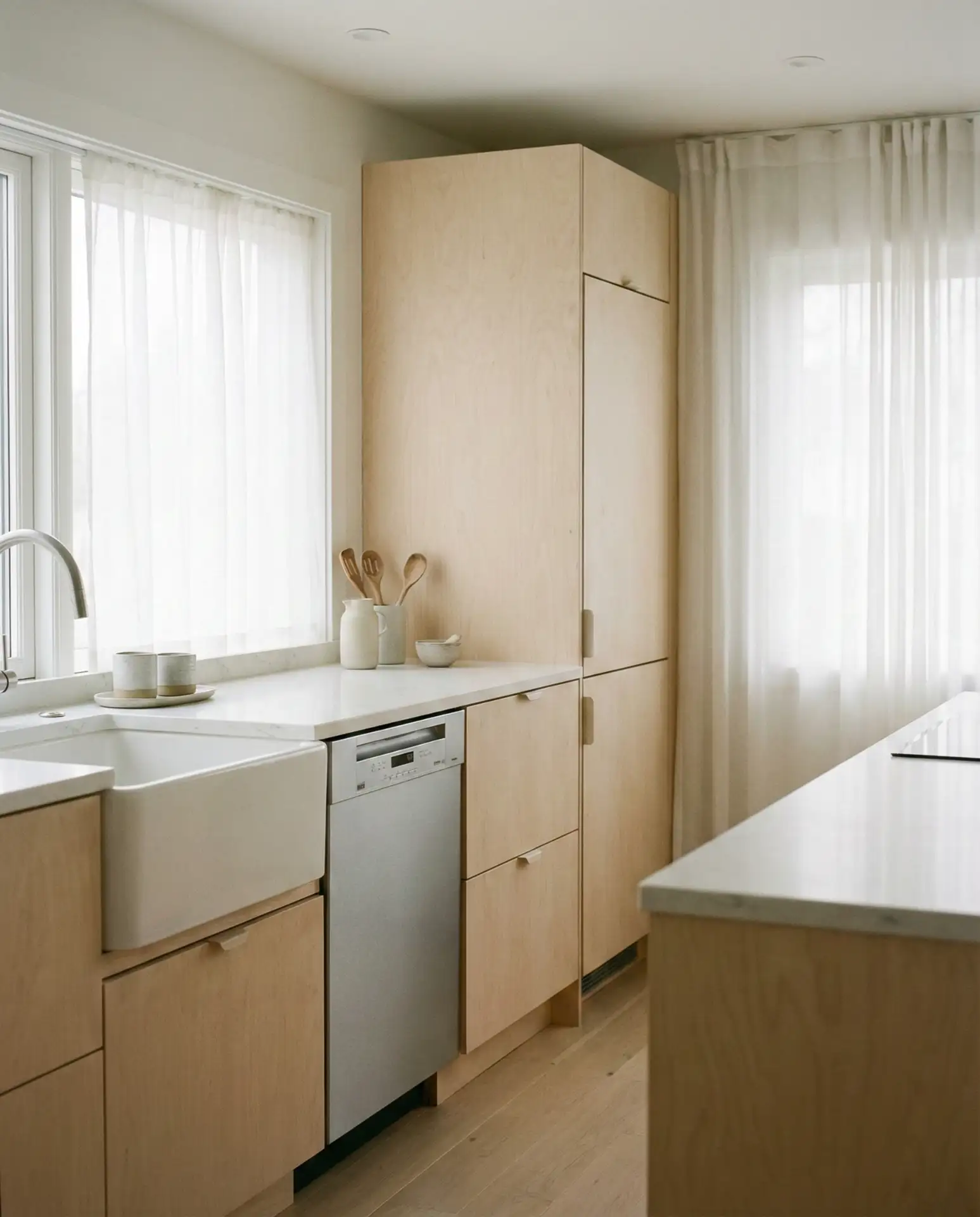 Scandinavian Kitchen Design with Functional Beauty 2