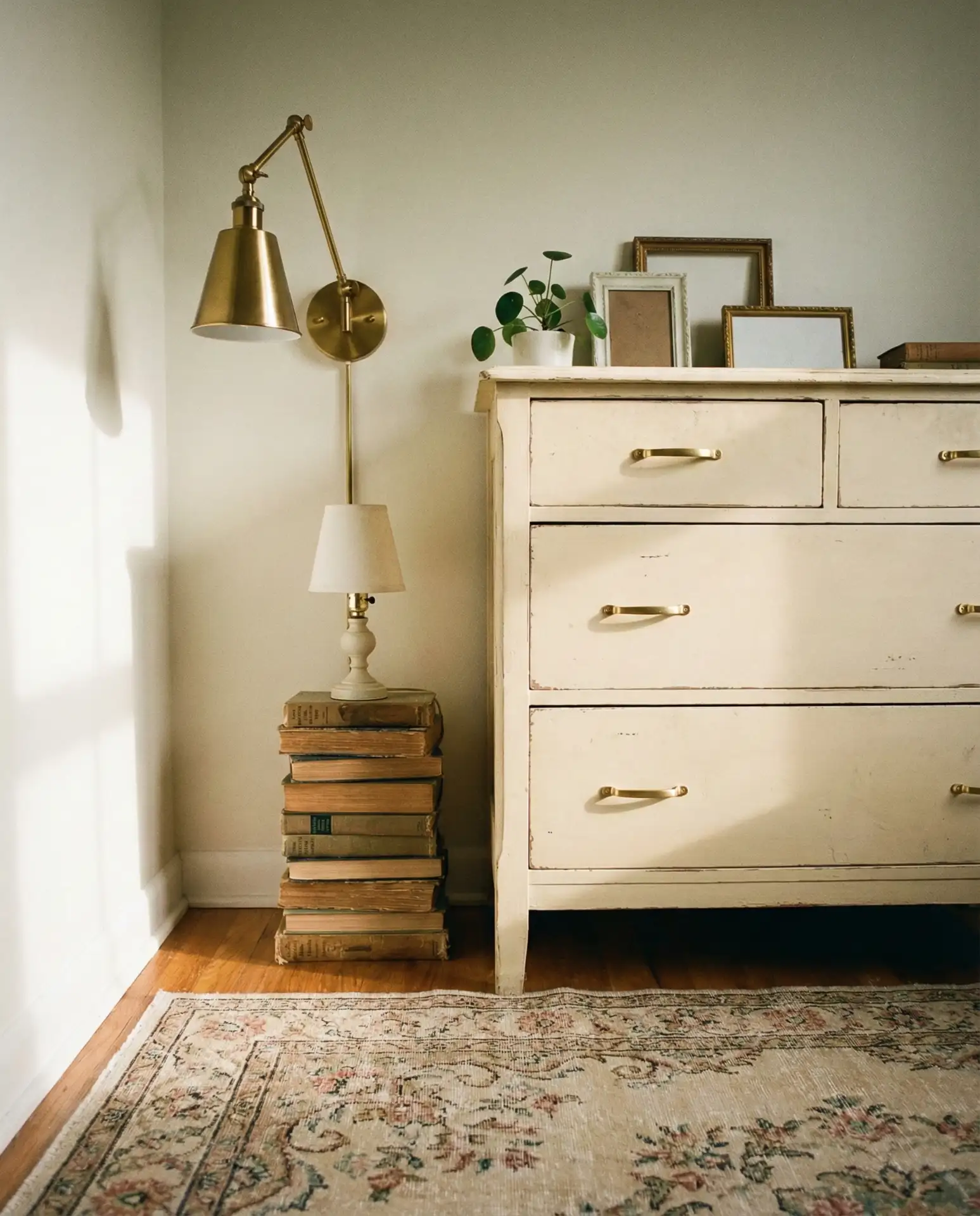 Small Cozy Cheap Vintage Bedroom Makeover 2