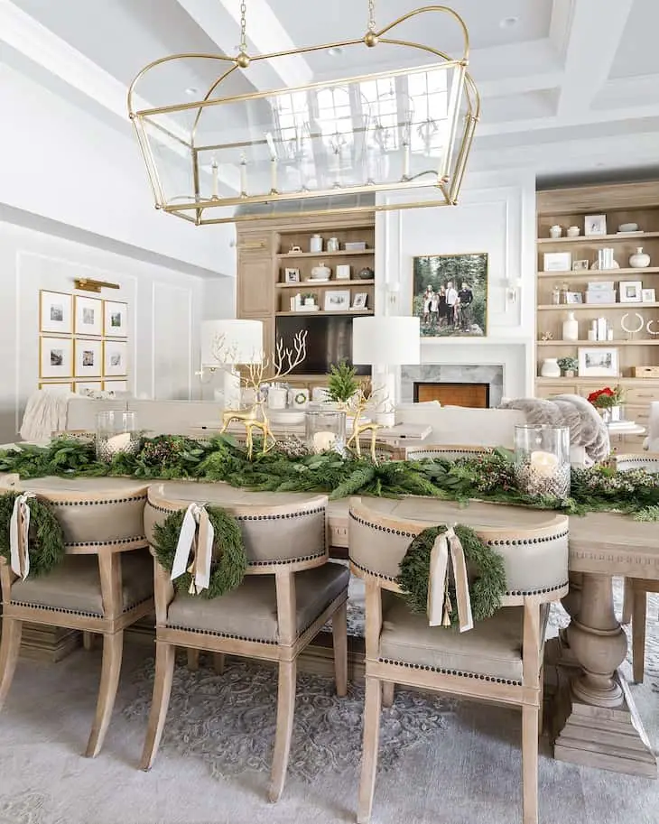 10 Christmas Dining Room Ideas to Make Your Home Festive and Cozy -  Farmhousehub