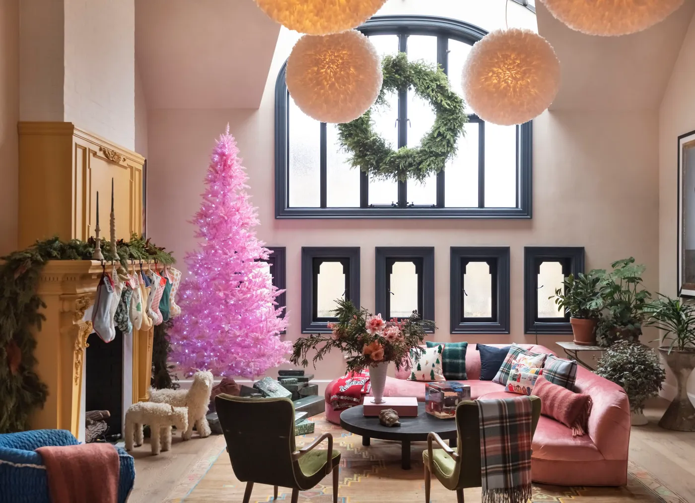 10 Christmas Tree Alternatives That Are Perfect for Small Spaces |  Apartment Therapy