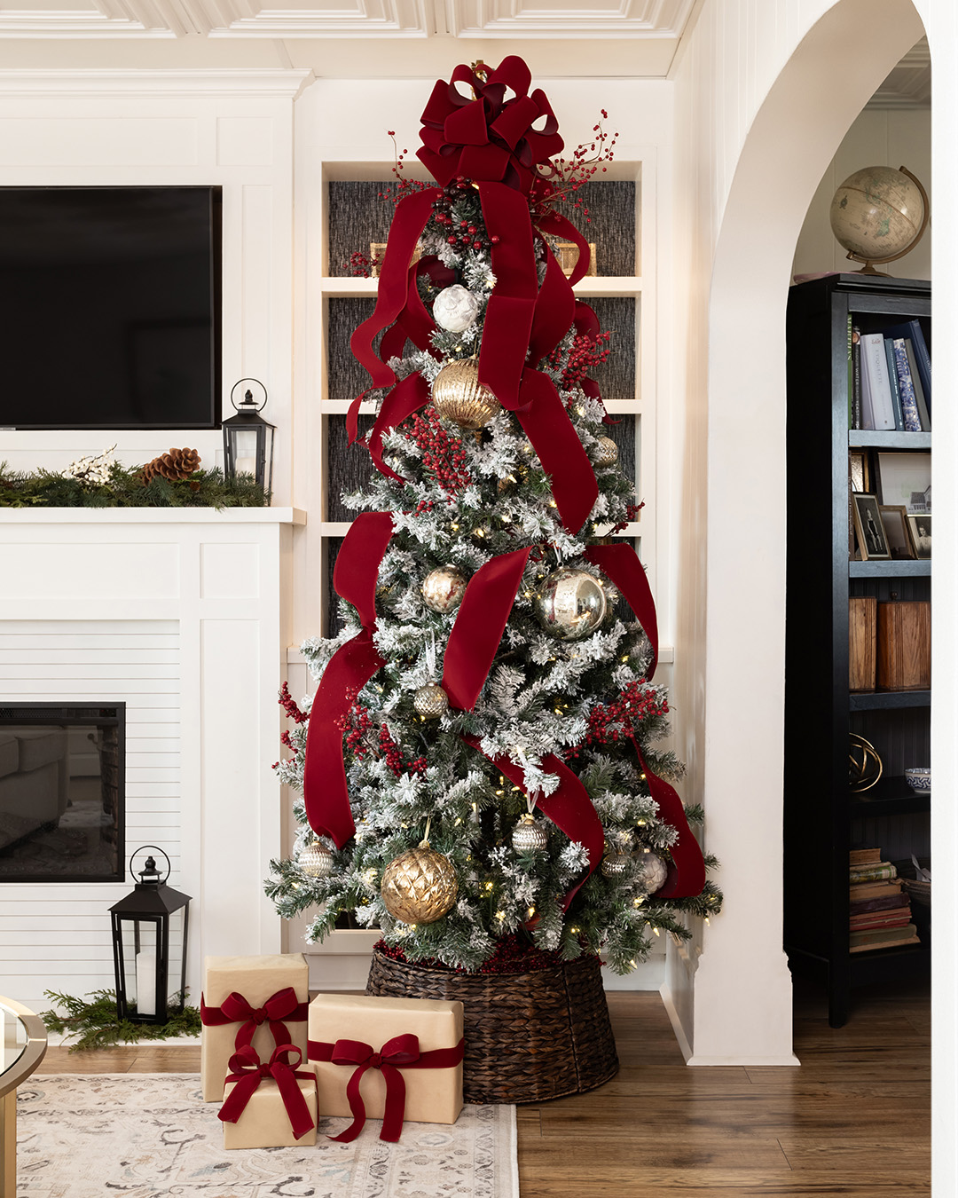 11 Red Christmas Tree Décor Trends to Try This Year | Masons Home Decor