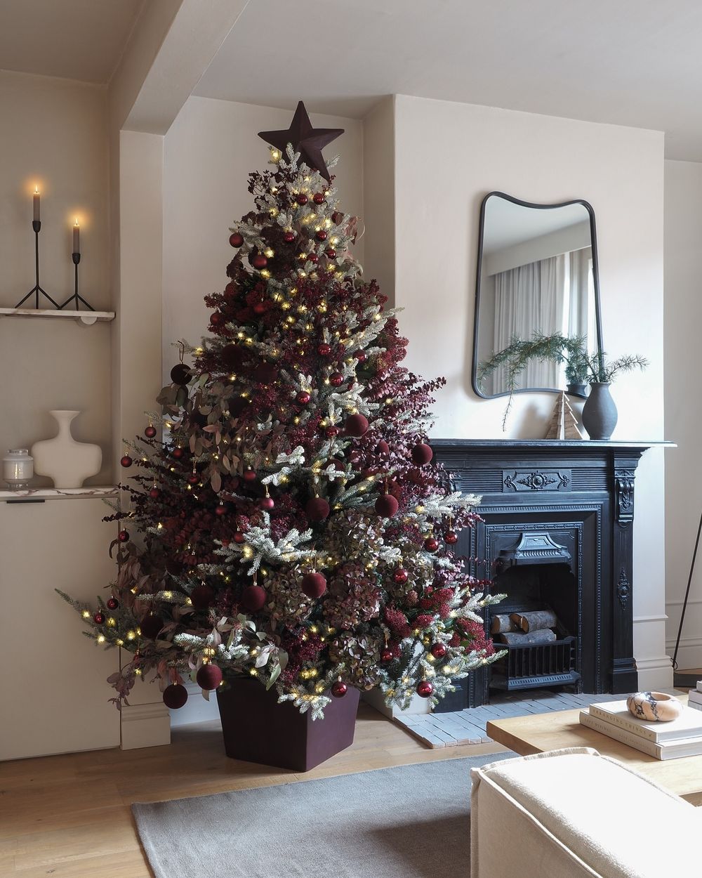 11 Red Christmas Tree Décor Trends to Try This Year | Masons Home Decor