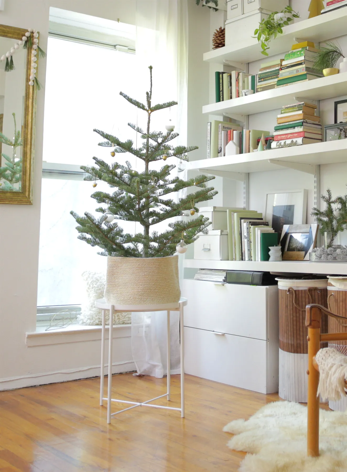 11 Ways to Make a Small Space for a Christmas Tree So Festive | Apartment  Therapy