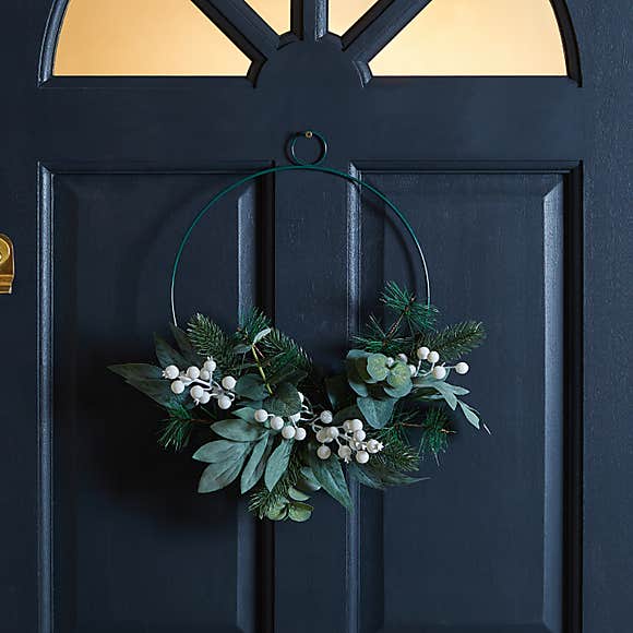 12 BEST Winter Wreaths for The Front Door [Not Christmas]
