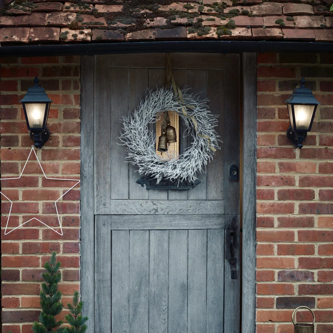 12 BEST Winter Wreaths for The Front Door [Not Christmas]