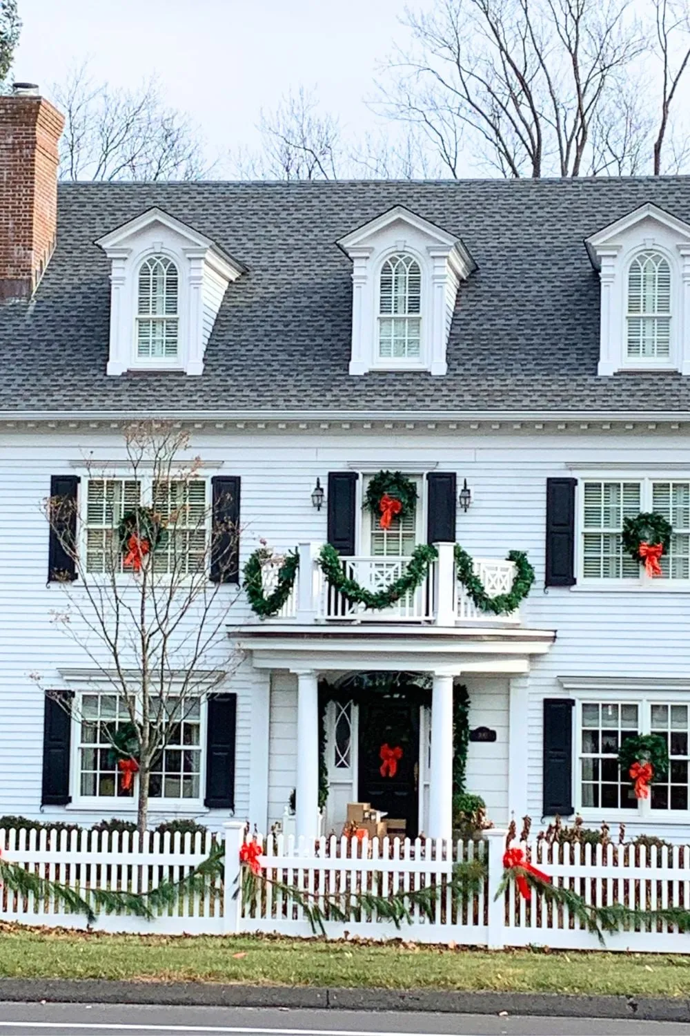 12 Simple Outdoor Christmas Decoration Ideas - Suburbs 101