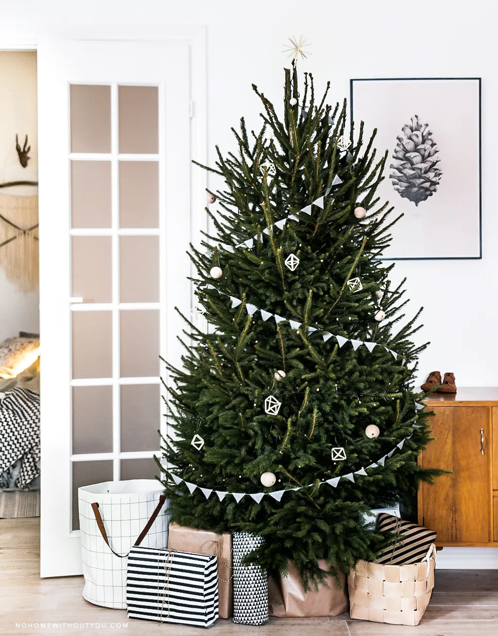 13 ideas to hide the Christmas tree stand
