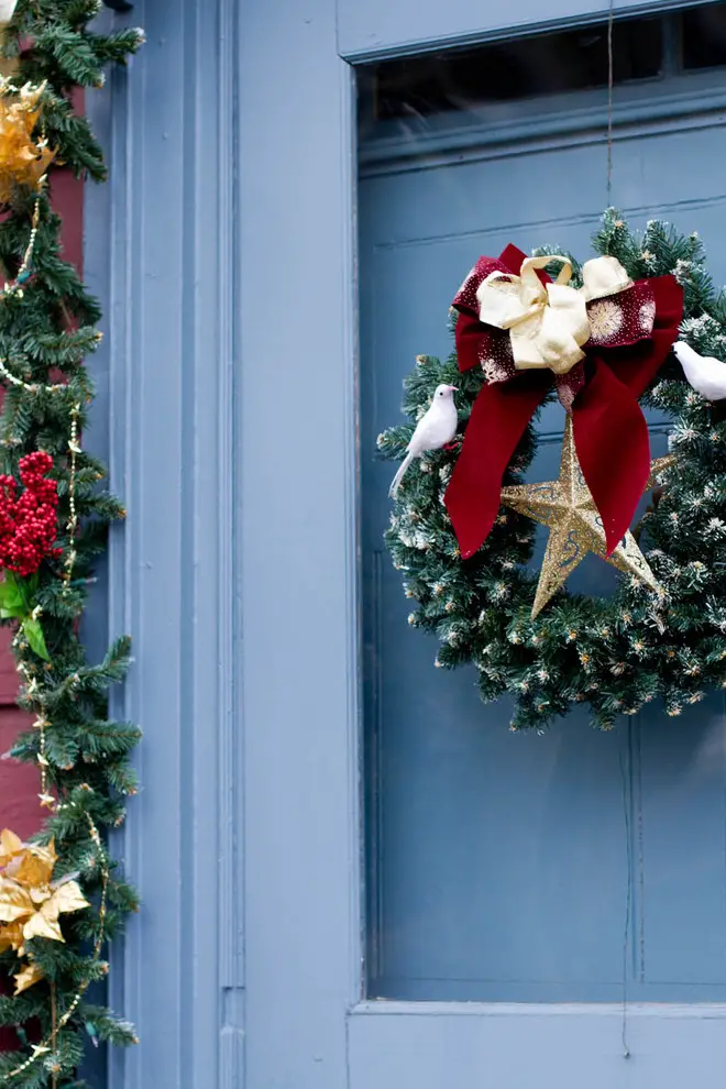 14 Christmas Front Door Decorating Ideas | Houzz IE
