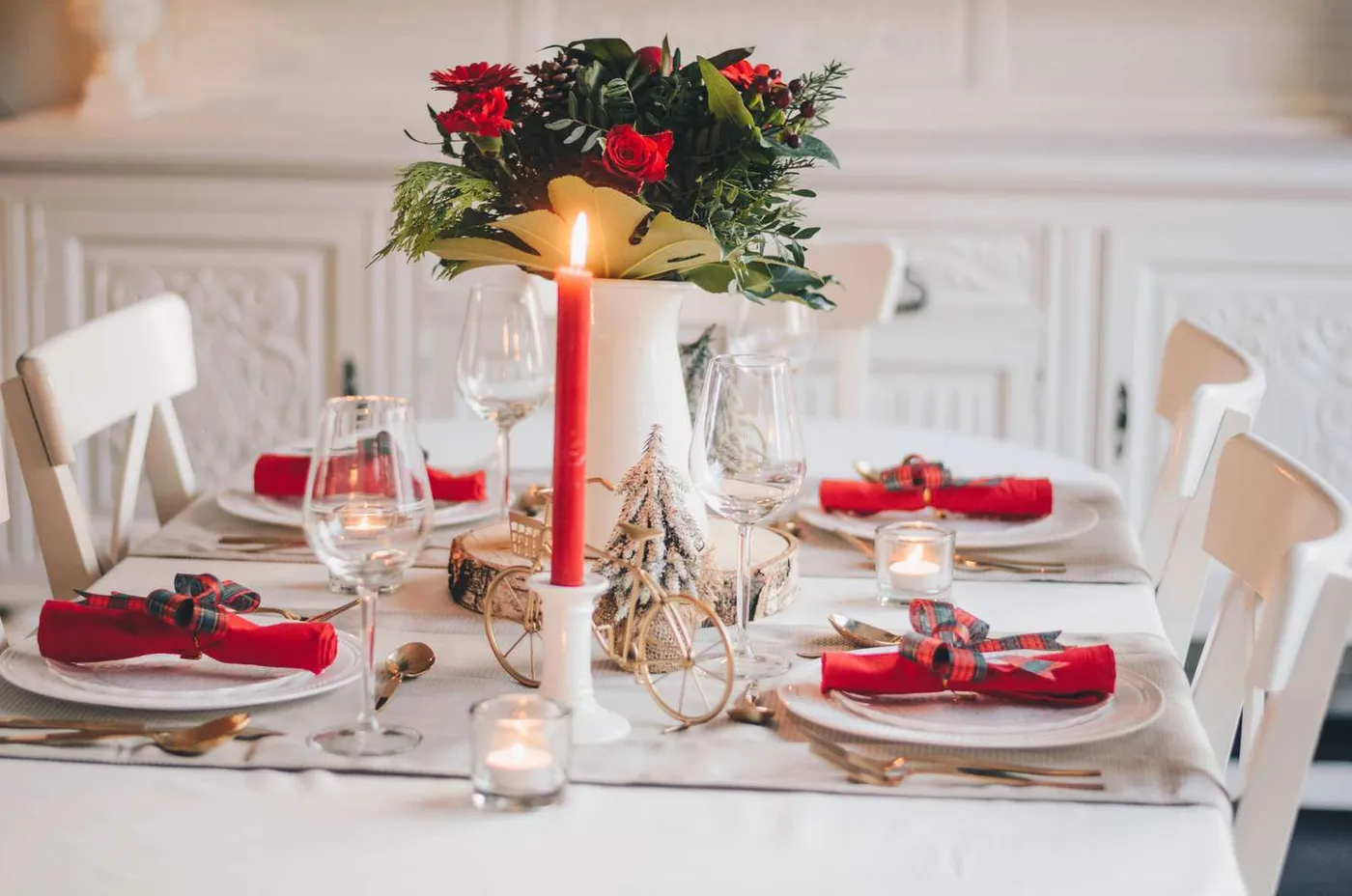 14 Napkin Folding Ideas That Will Complete Your Holiday Tablescape