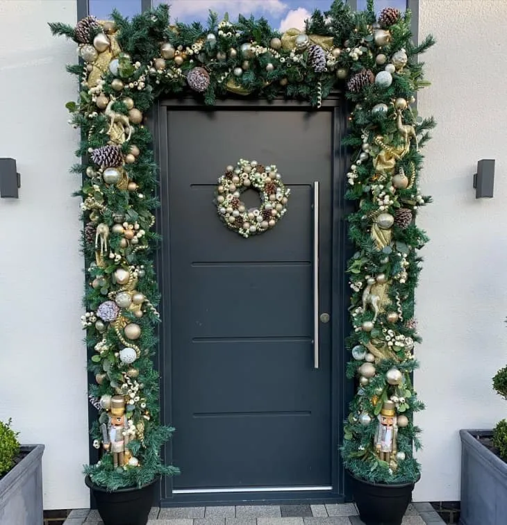 15 Christmas Door Decoration Ideas (With Inspiring Photos) | Apartment  Therapy