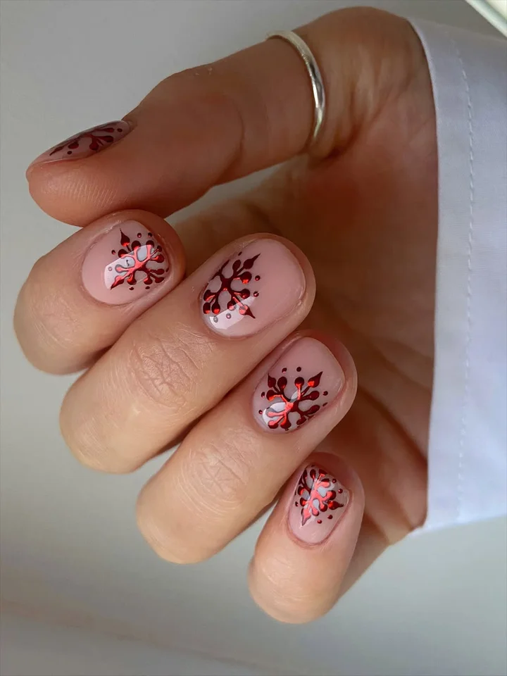 15 Short Christmas Nail Ideas: Chrome Snowflakes & Bows
