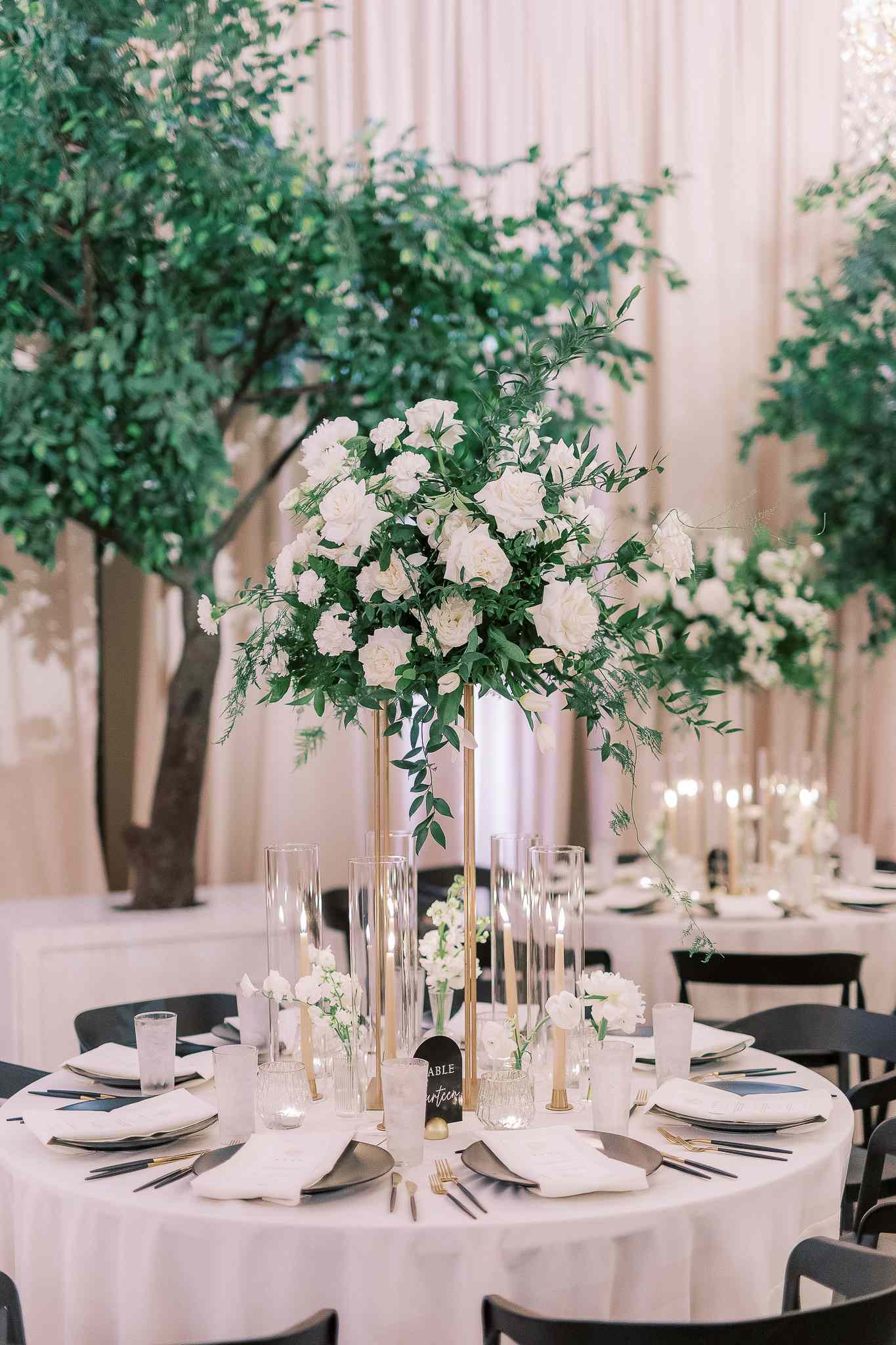17 Spring Centerpieces That Celebrate the Season's Best Blooms