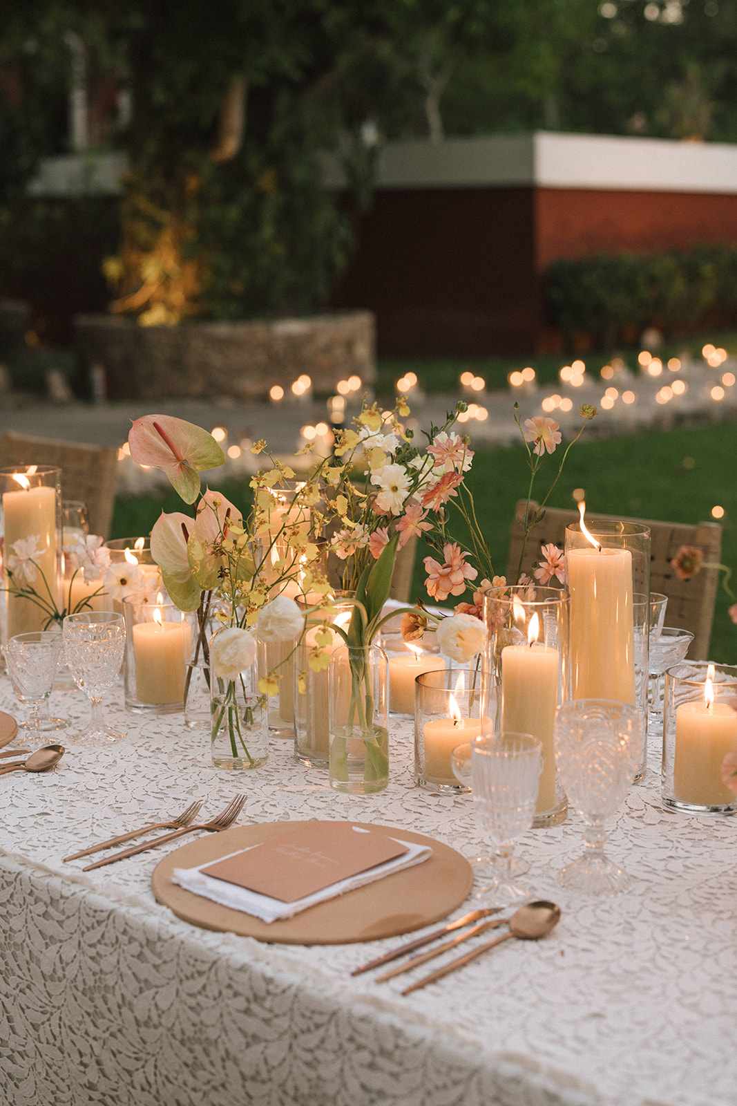 17 Spring Centerpieces That Celebrate the Season's Best Blooms