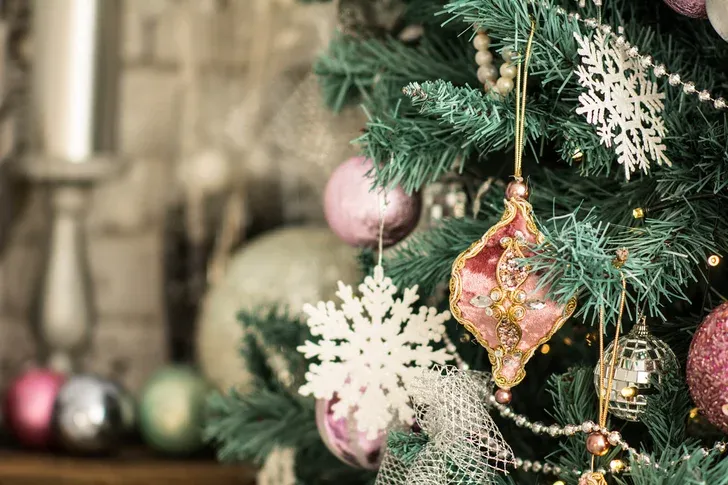 18 Victorian Christmas Decoration Ideas for Modern Holiday Inspo