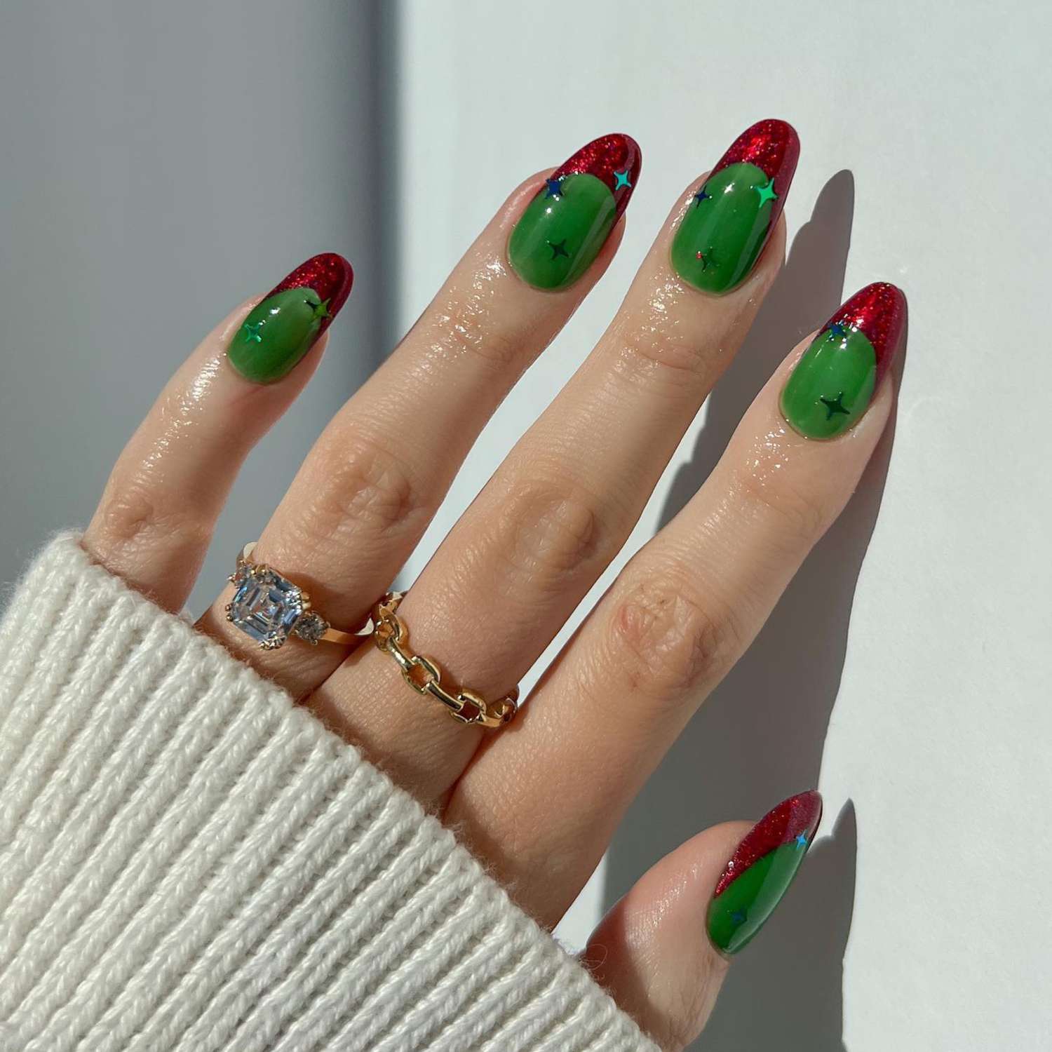 19 Green Christmas Nail Ideas to Start the Holiday Season in Style