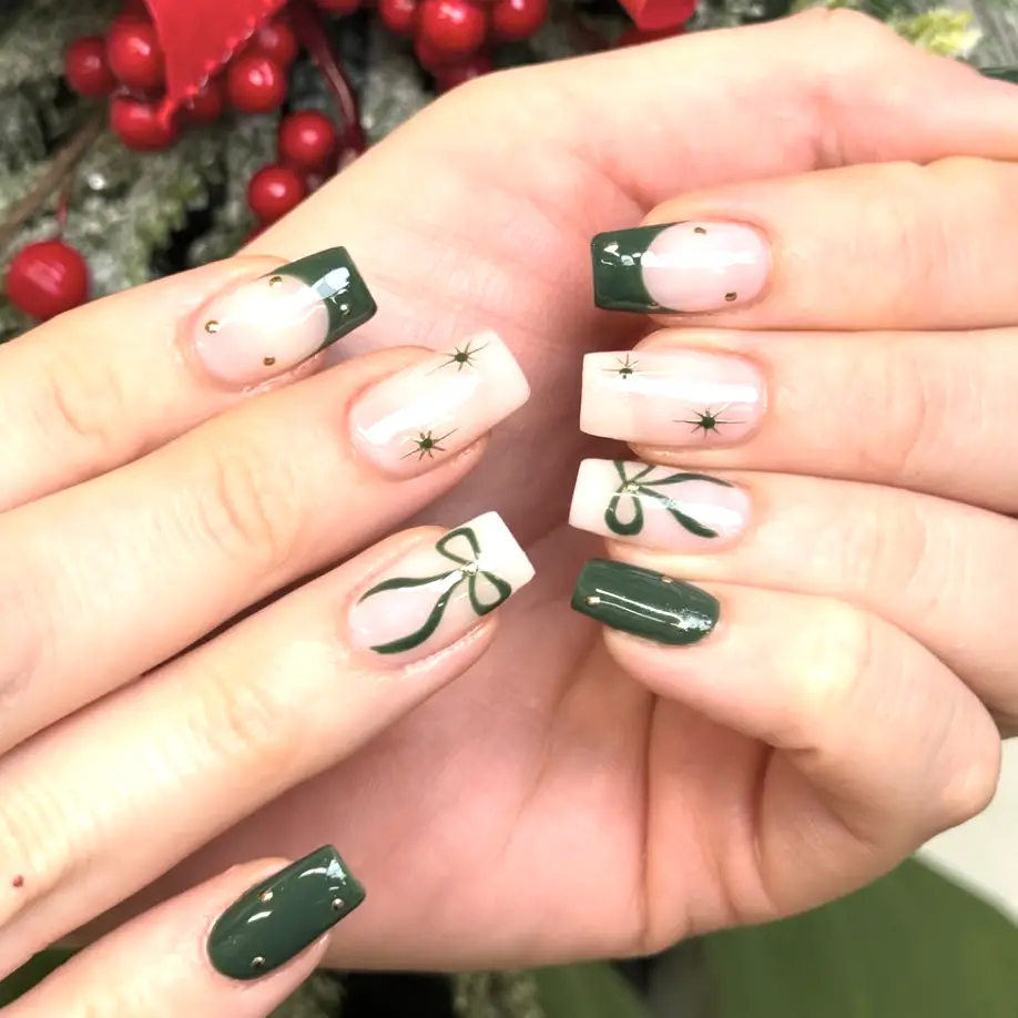19 Green Christmas Nail Ideas to Start the Holiday Season in Style