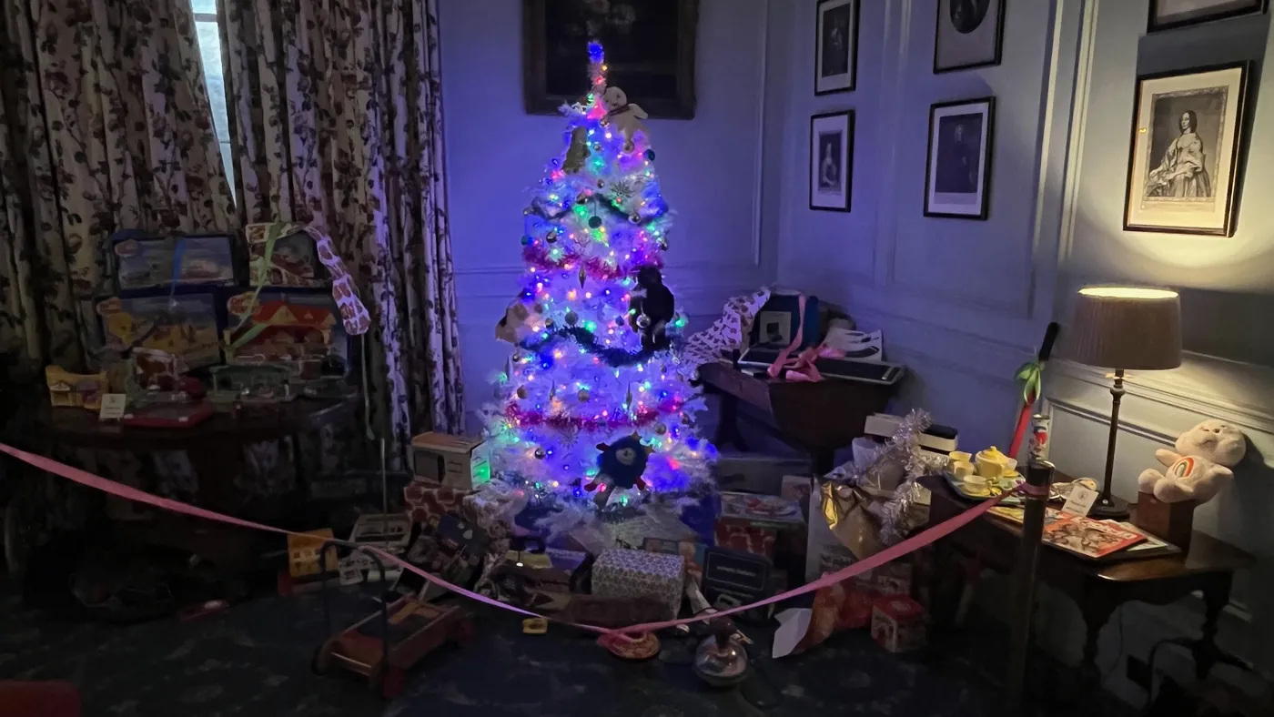 1970s Christmas at Hanbury Hall - James Clay Stuff
