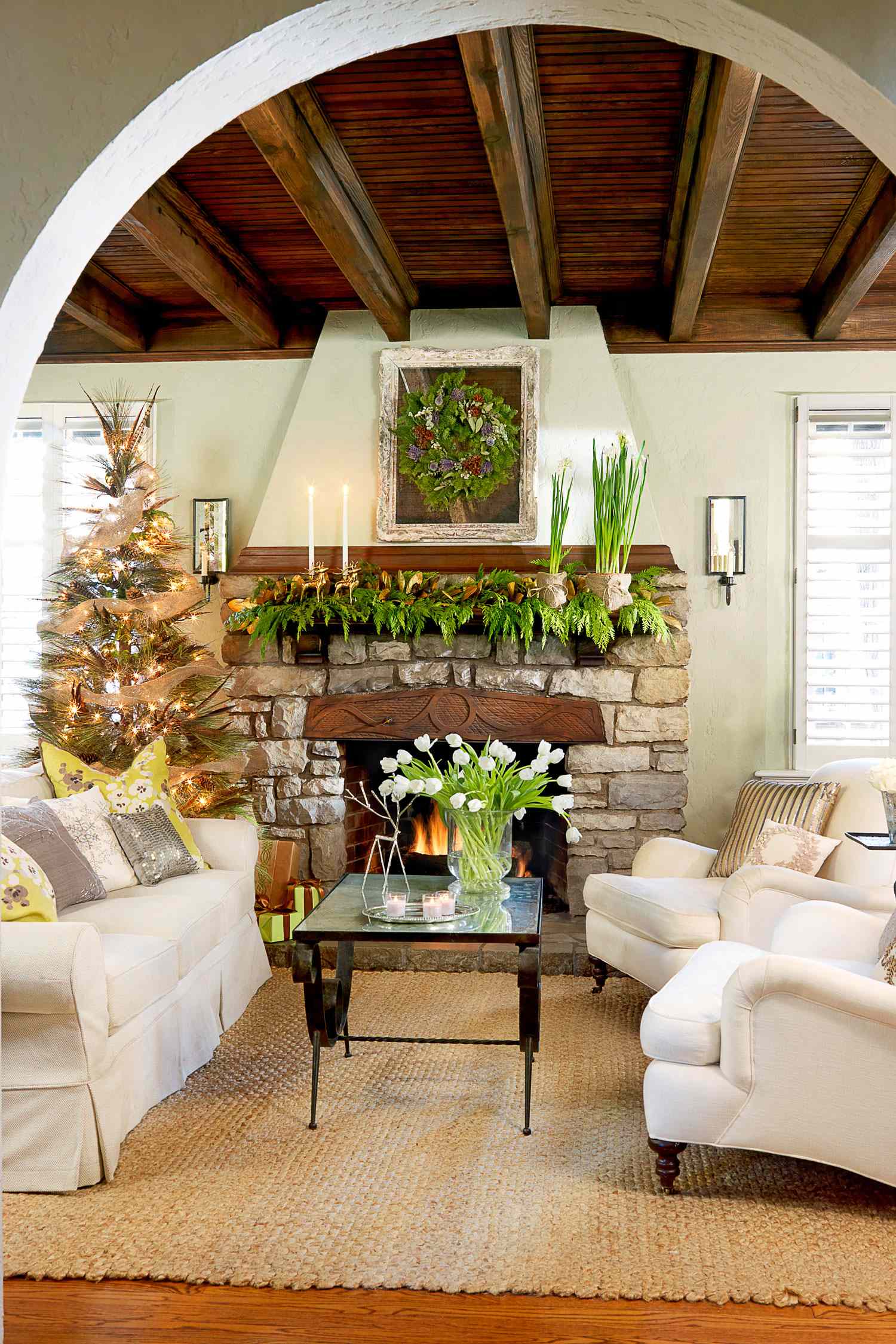 20 Festive Christmas Living Rooms