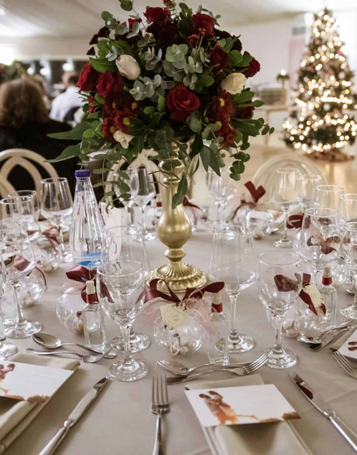 20 Magical Christmas Wedding Centerpieces: Perfect Touches For A Festive  Celebration • Confetti & Roses