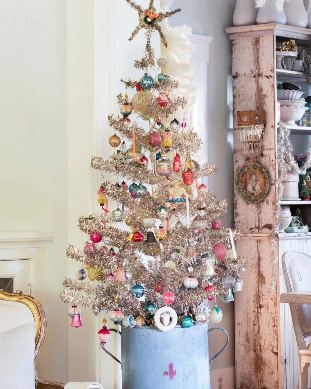 20 Vintage Christmas Decor Ideas That Make Your Tree Look Like a Collected  Heirloom, Not a Store Display