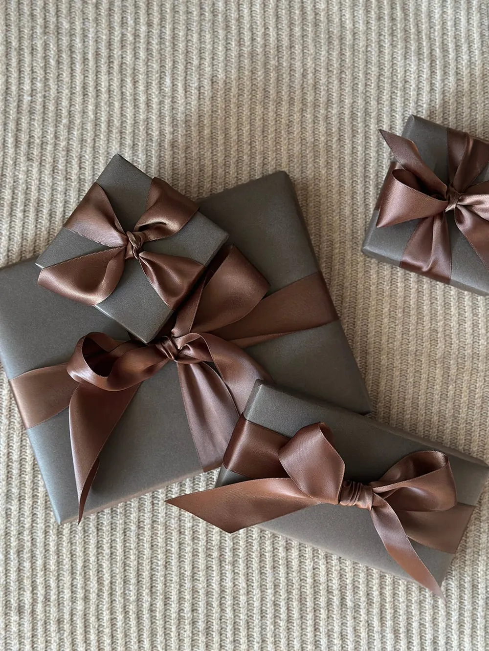 20 Ways to Decorate with Ribbon This Holiday Season