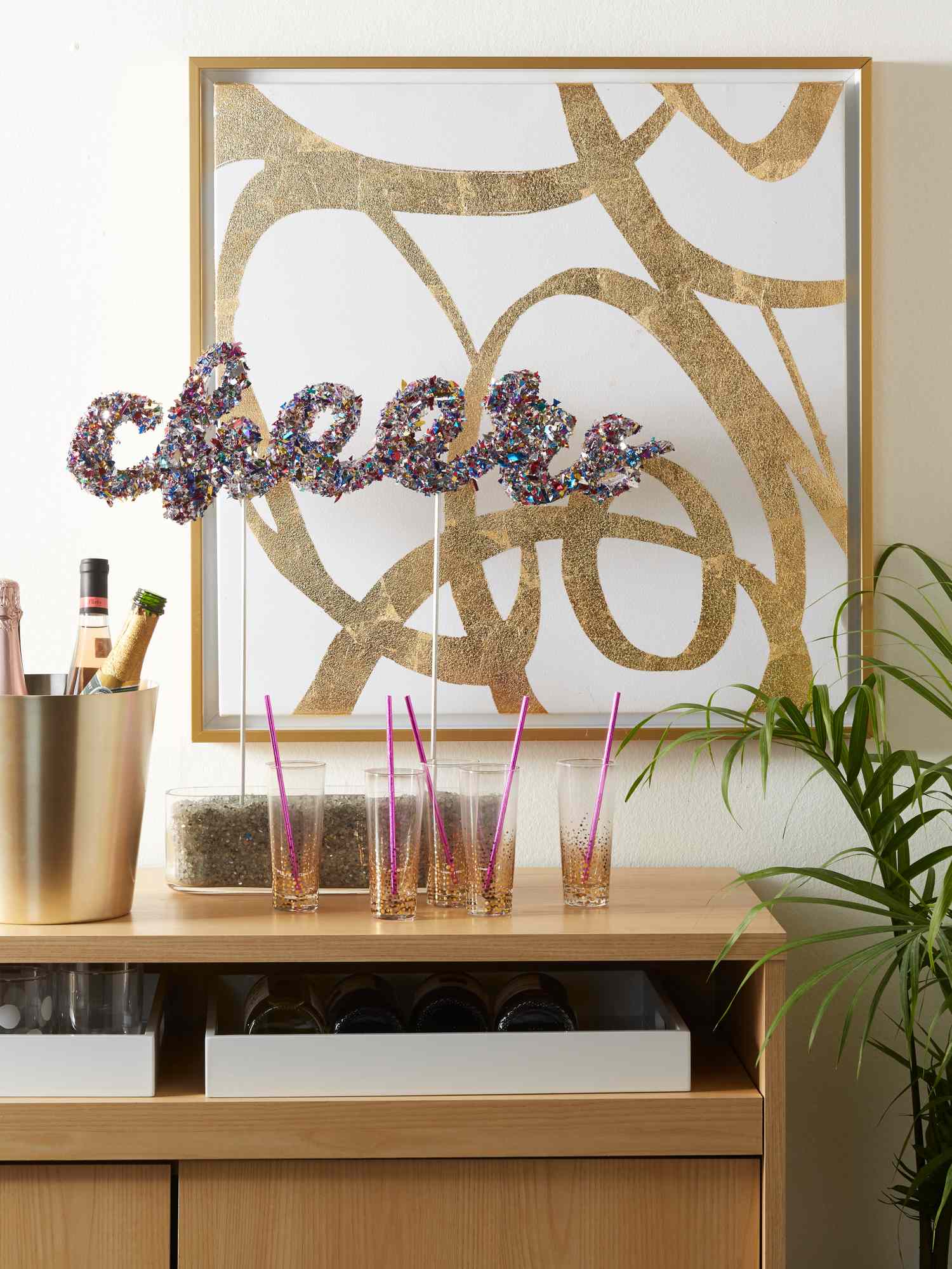 22 New Year's Table Decorations to Add Festive Flair