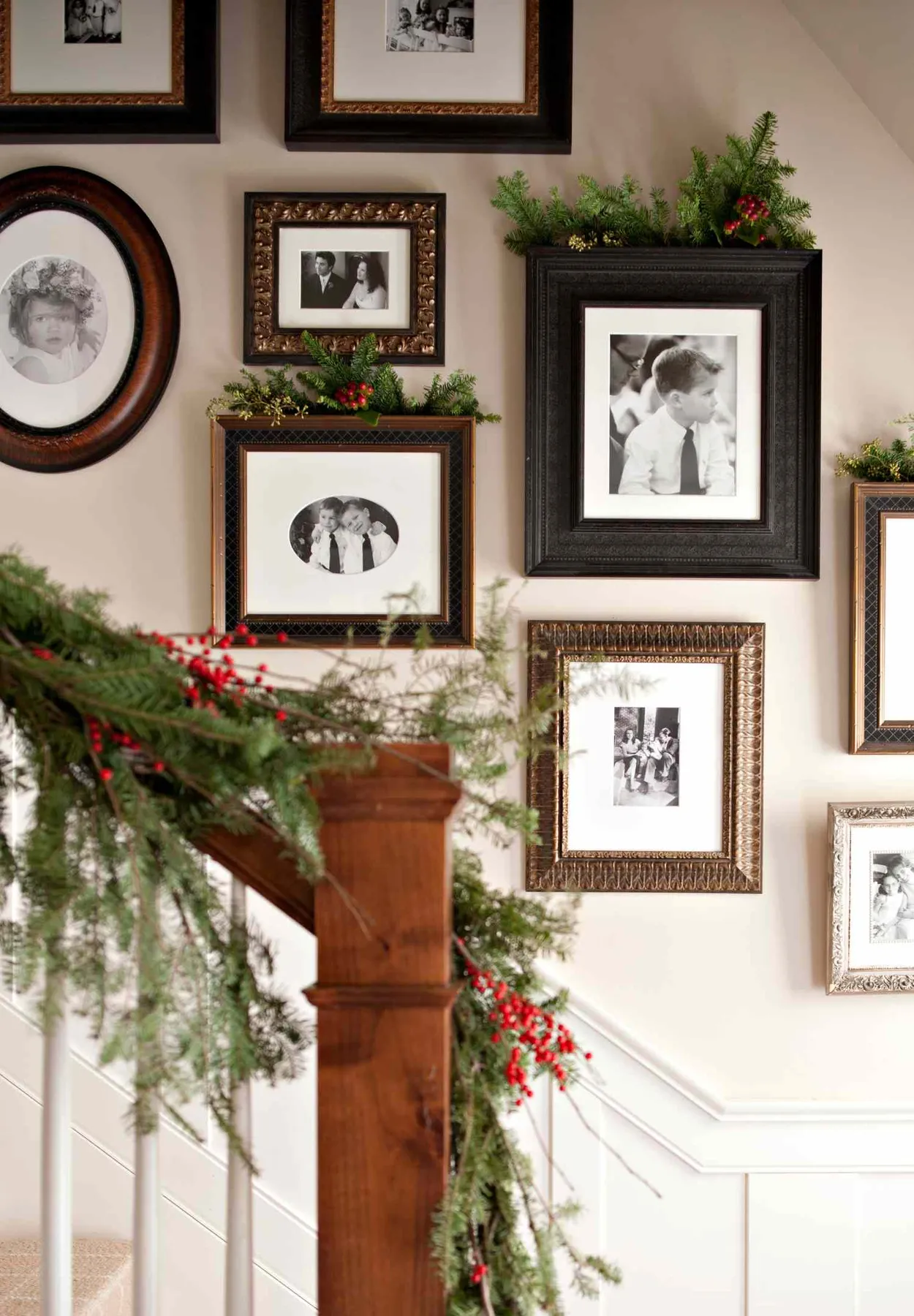 23 Merry and Bright Christmas Staircase Decorations