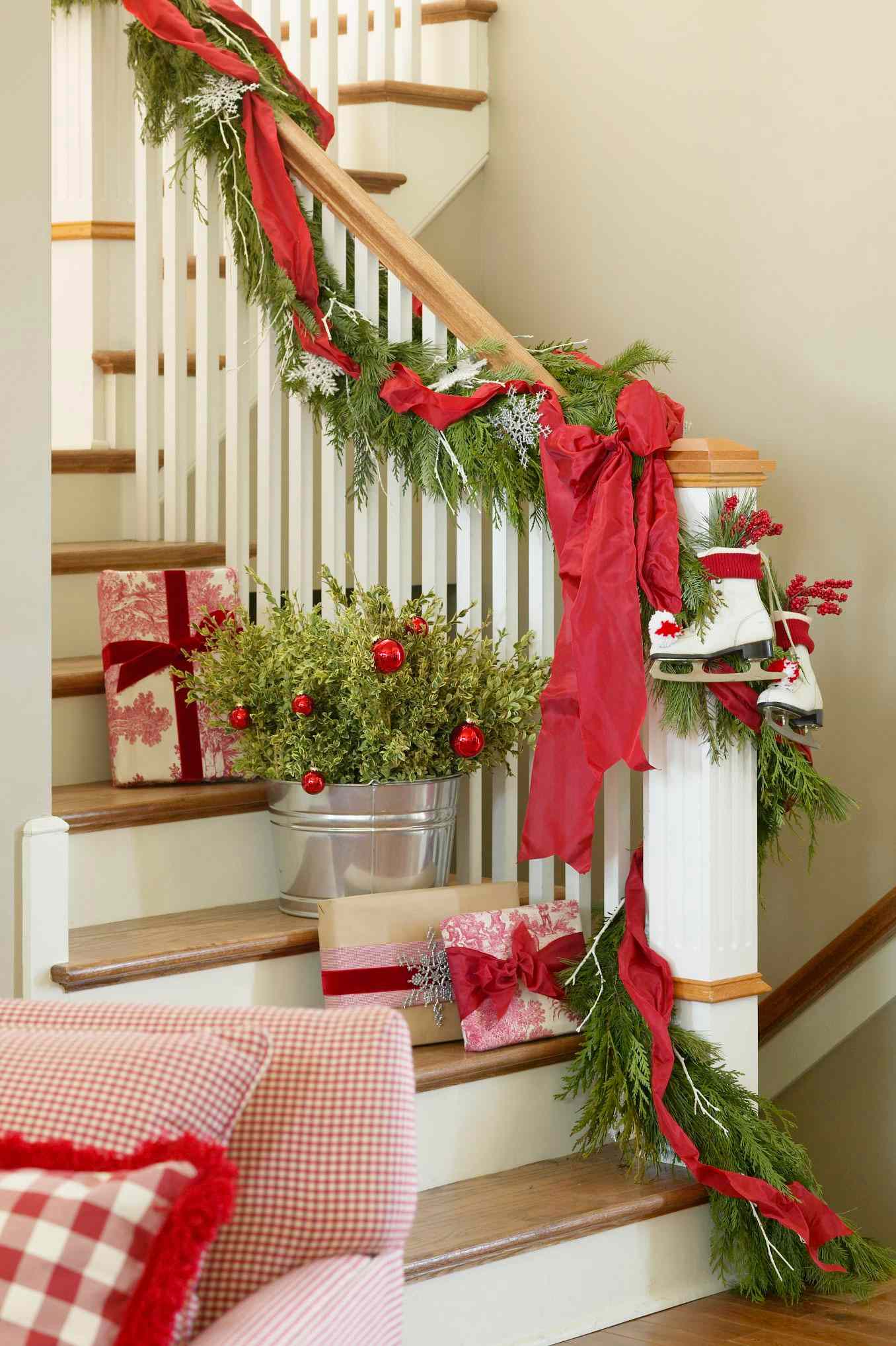 23 Merry and Bright Christmas Staircase Decorations