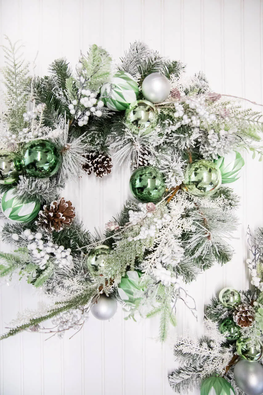 24” Christmas Pine/Ball Wreath