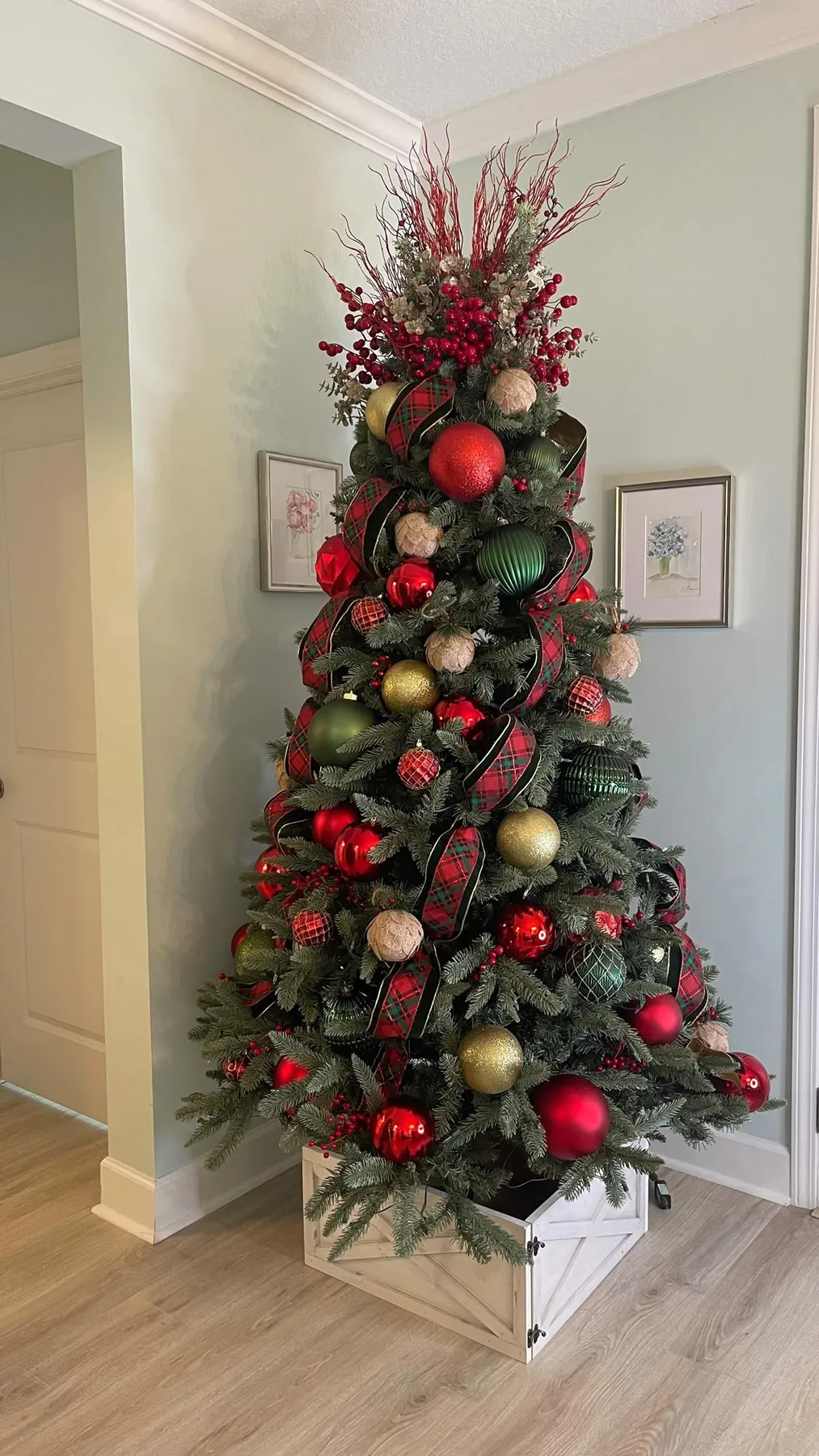25 Christmas Tree Ideas That Aren't Another Traditional Red and Green Setup  - Zinnie's Apron
