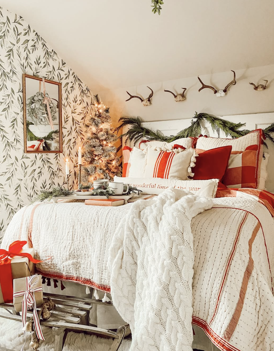 25 Farmhouse Christmas Bedroom Ideas for a Cozy Holiday Home