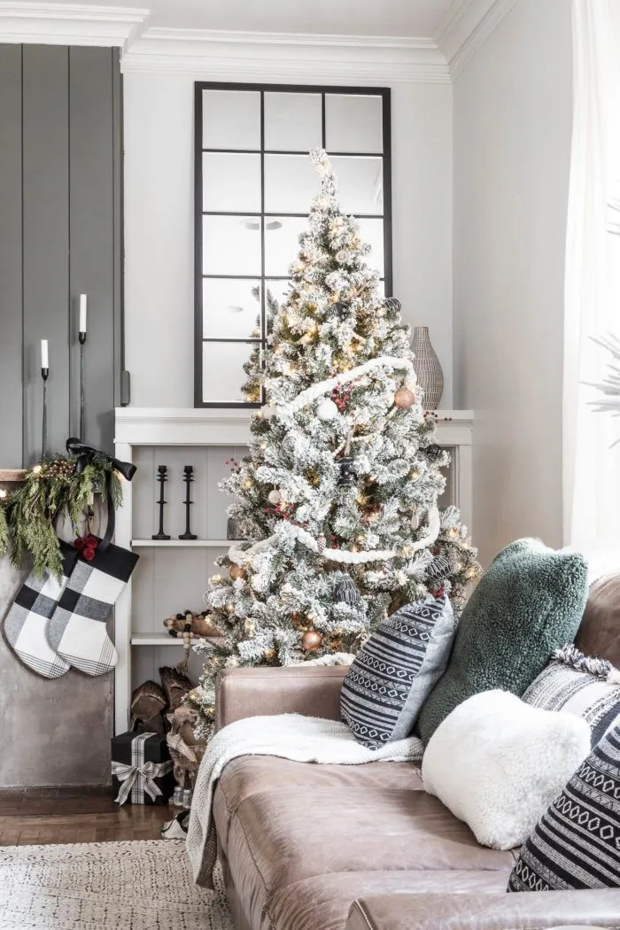 27 Flocked Christmas Tree Decorating Ideas That Will Charm You