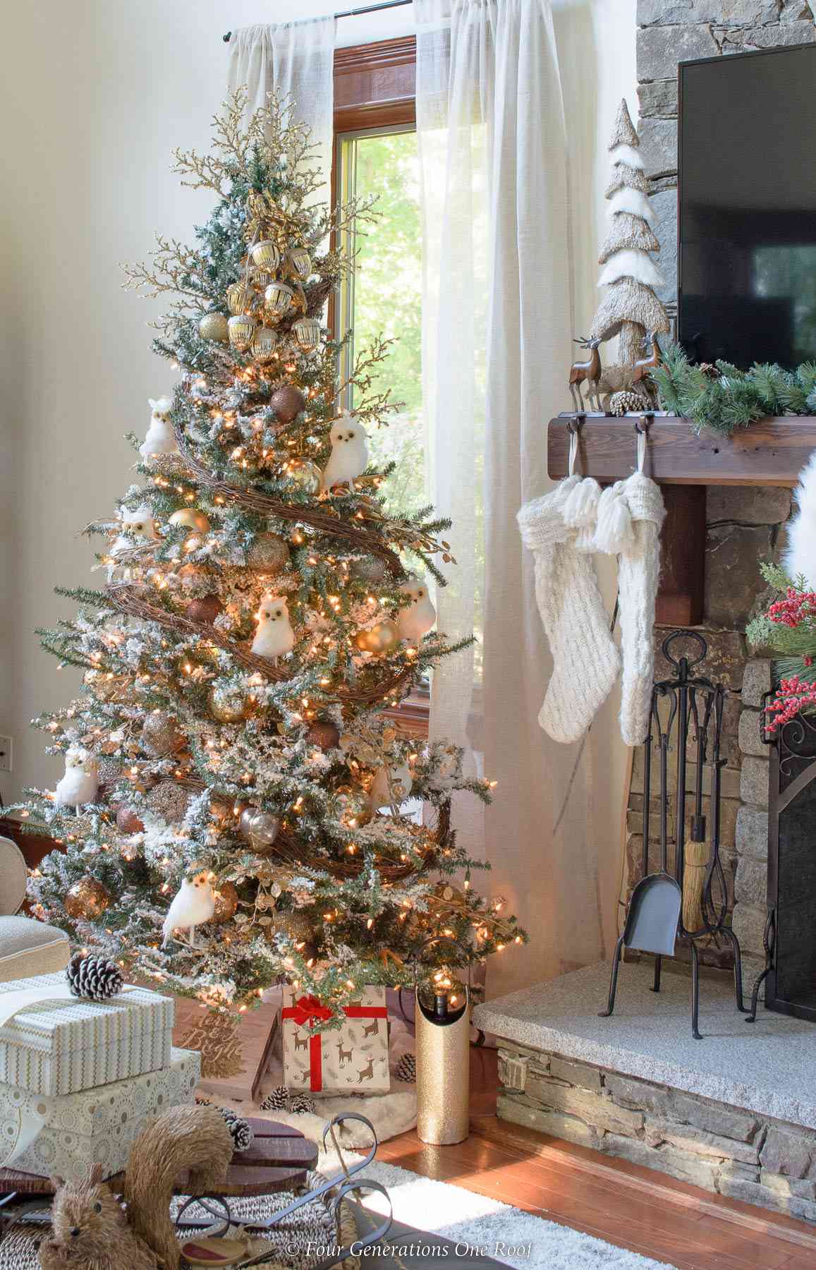 27 Flocked Christmas Tree Decorating Ideas That Will Charm You